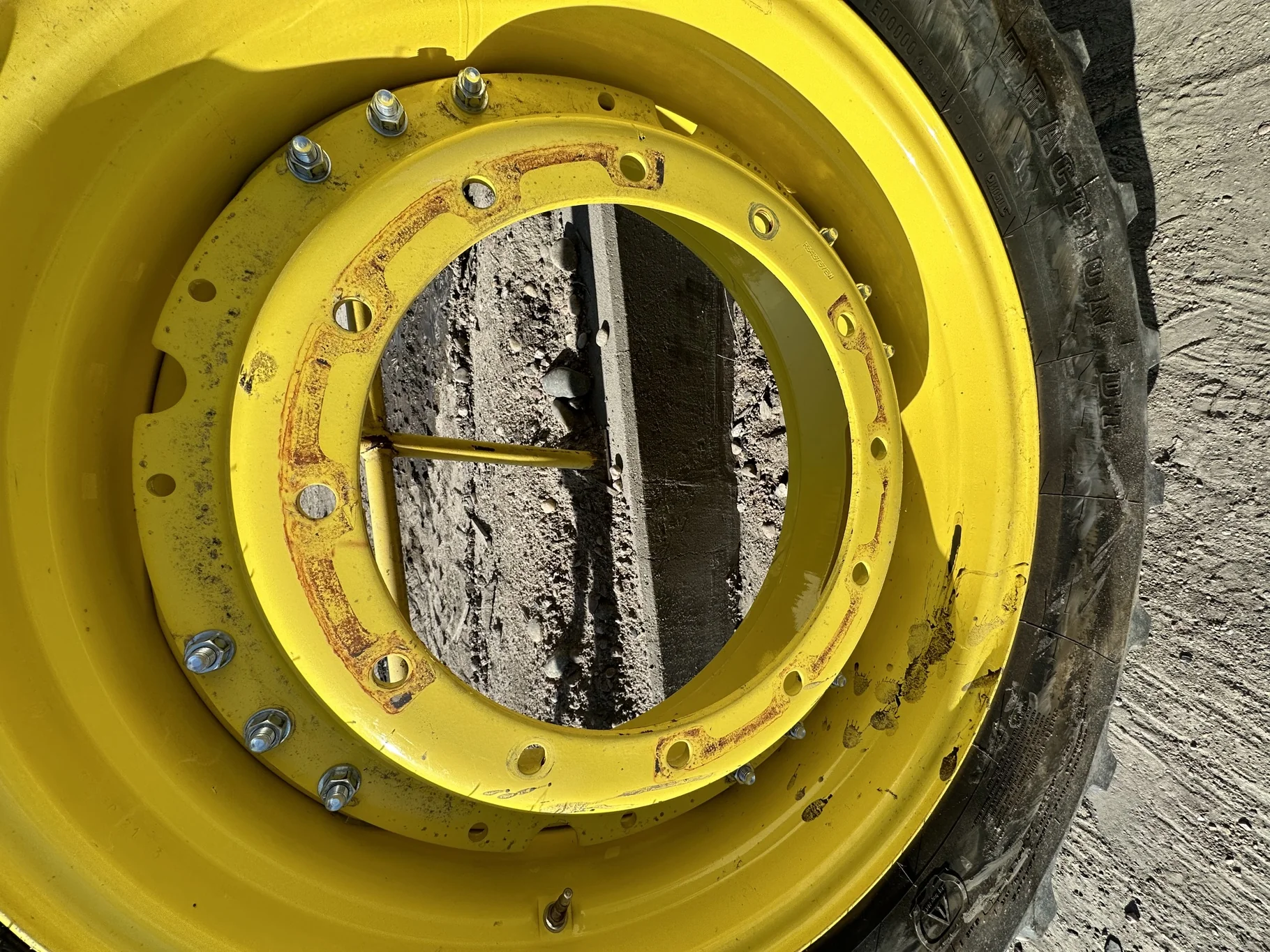 Used 85% 420/85R34 (16.9R34) Firestone Radial All Traction DT R-1W (147A8/147B) TL on a 15 x 34 JD Y image 4