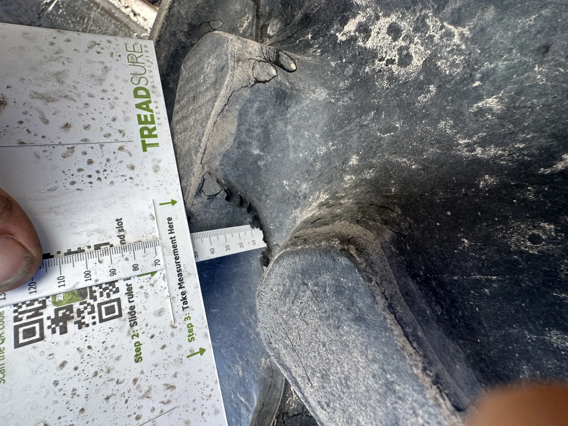 Used 85% 420/85R34 (16.9R34) Firestone Radial All Traction DT R-1W (147A8/147B) TL on a 15 x 34 JD Y image 5