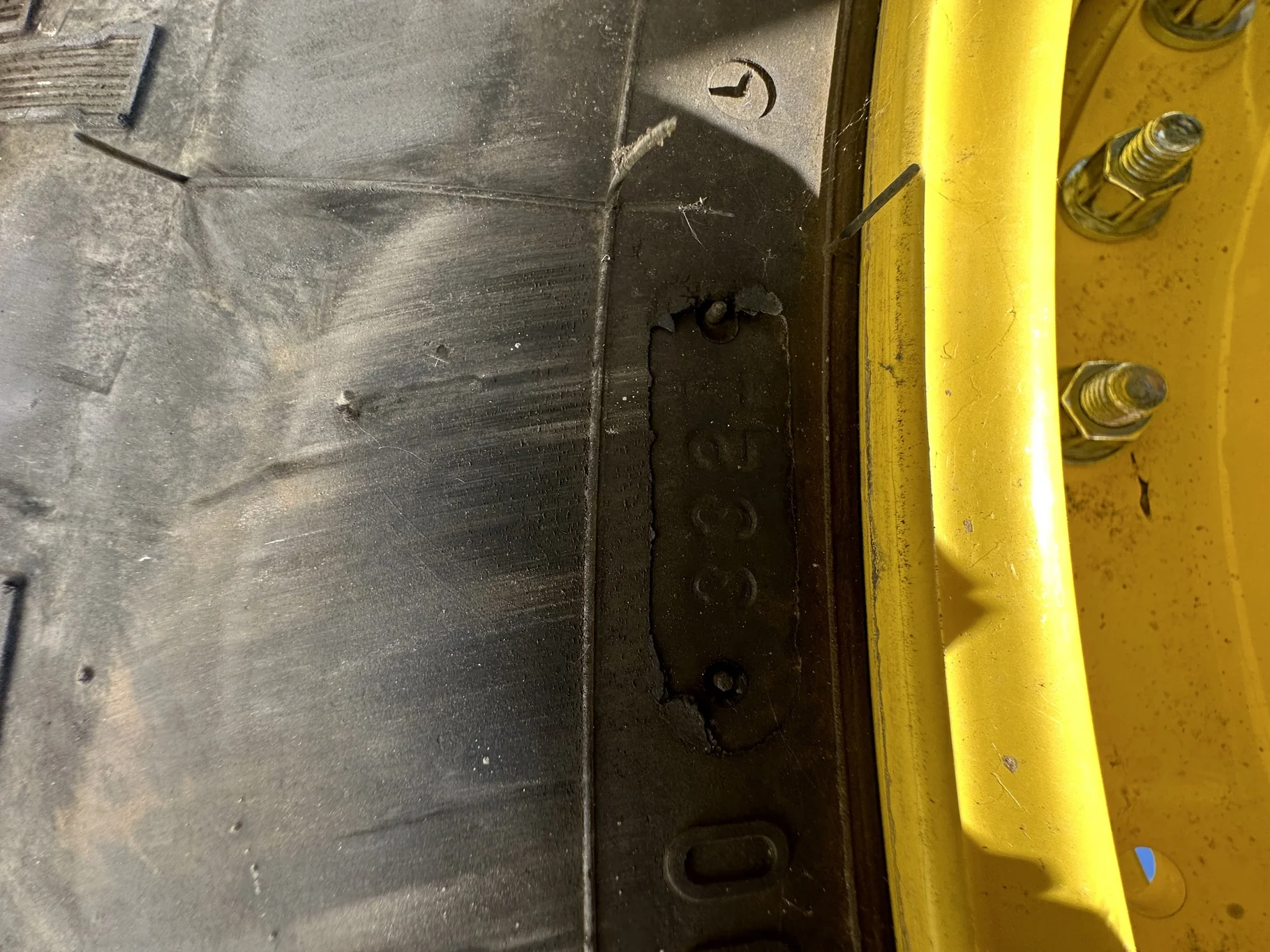 Used 85% 420/85R34 (16.9R34) Firestone Radial All Traction DT R-1W (147A8/147B) TL on a 15 x 34 JD Y image 7