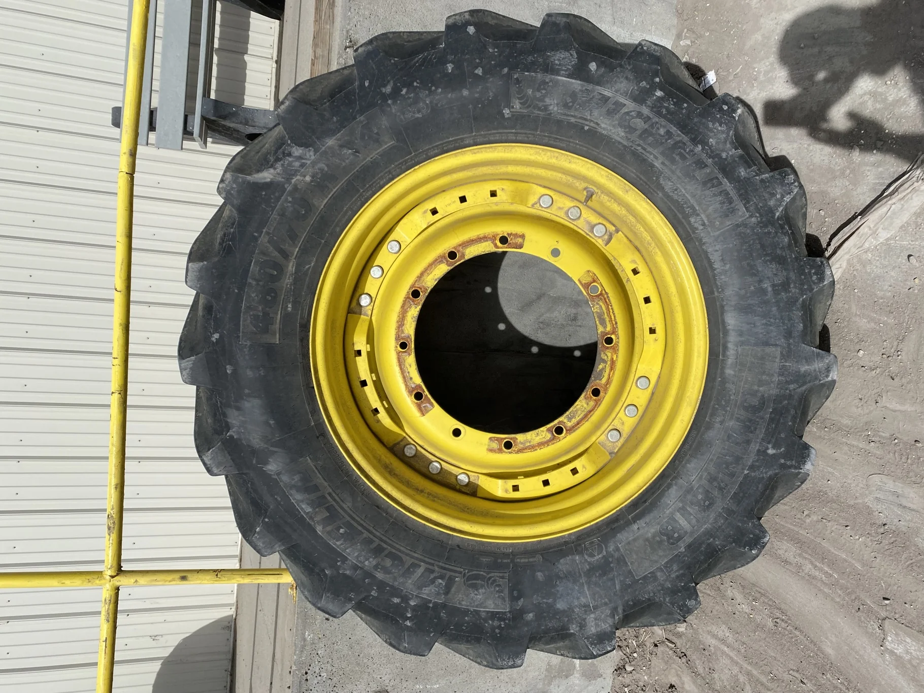 Used 480/70R34 143D Michelin OmniBib R-1W TL 81% on 15 X 34 12-19.685 JD Yellow Waffle Wheel w/Disc