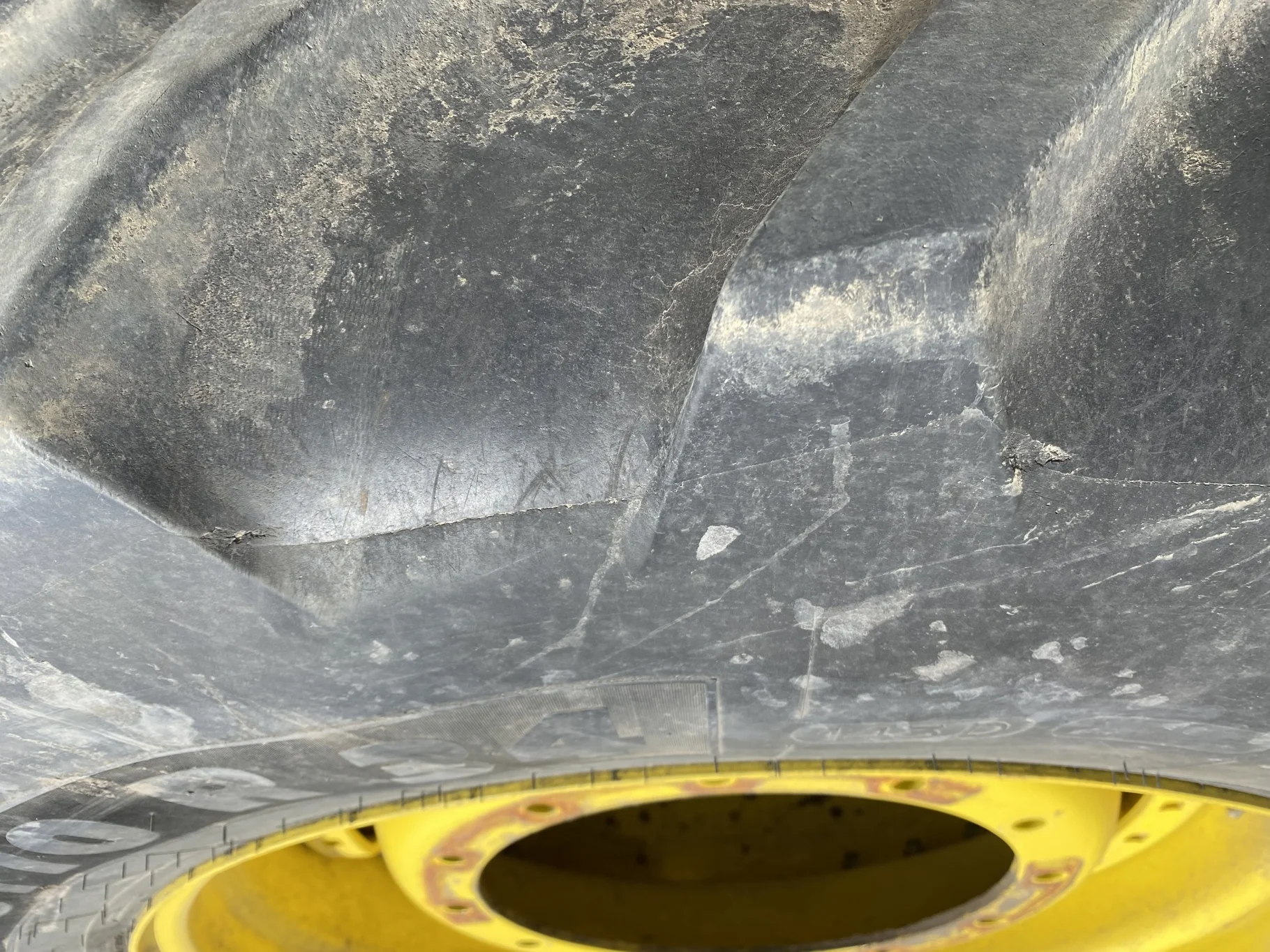 Used 480/70R34 143D Michelin OmniBib R-1W TL 81% on 15 X 34 12-19.685 JD Yellow Waffle Wheel w/Disc image 3
