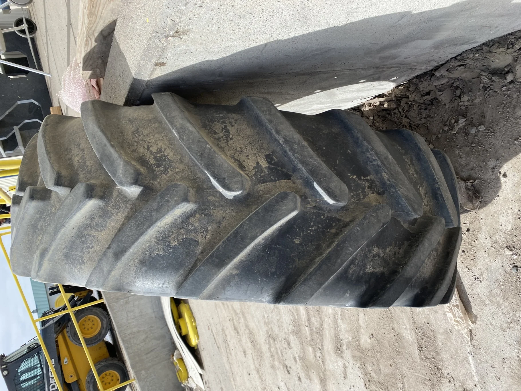 Used 480/70R34 143D Michelin OmniBib R-1W TL 81% on 15 X 34 12-19.685 JD Yellow Waffle Wheel w/Disc image 4
