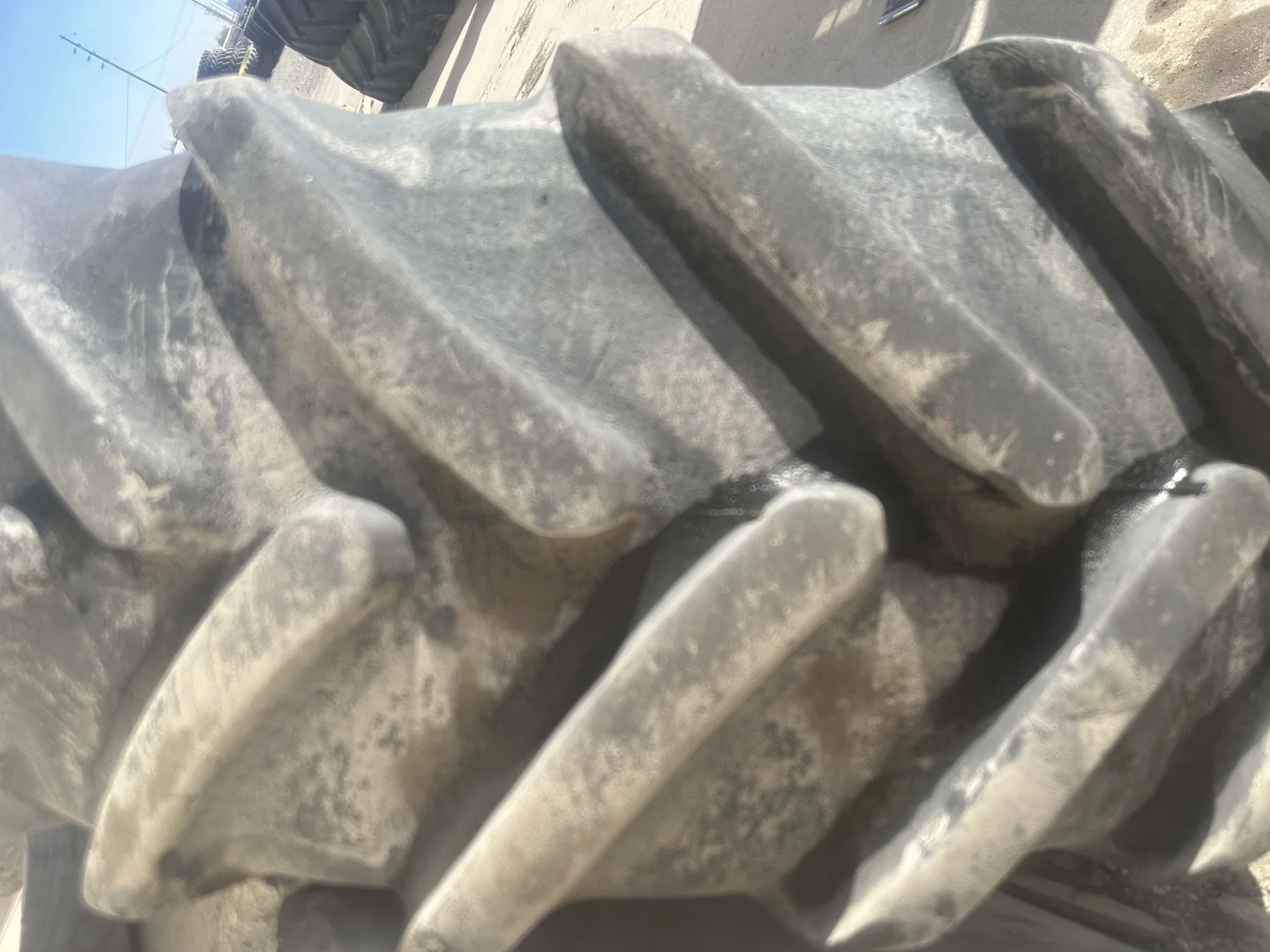 Used 70% 480/70R34 Michelin OmniBib R-1W (143D) TL on a 13 x 34 Case Silver Waffle Wheel (3 Bolt) ( image 6
