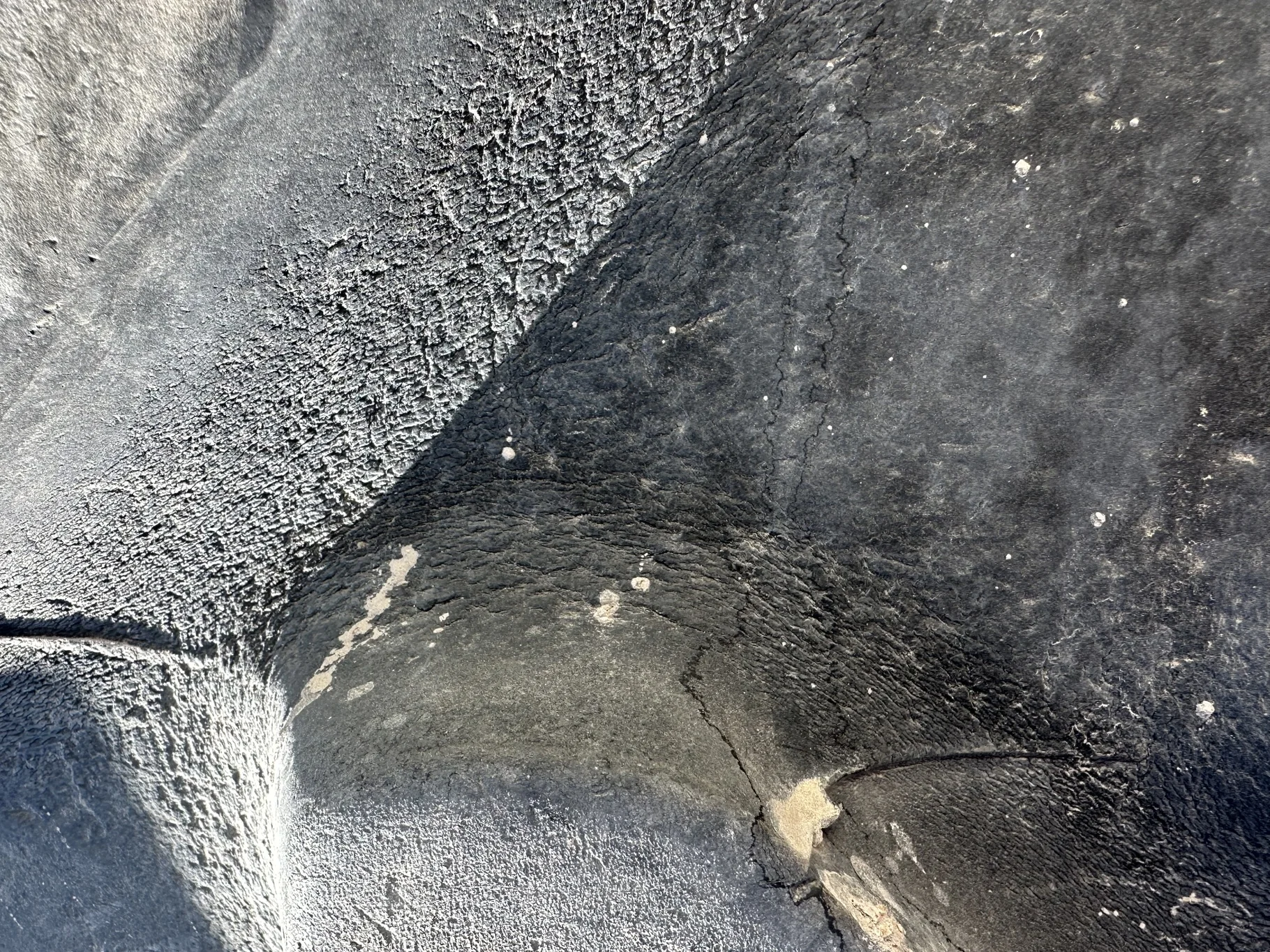 Used 70% 480/70R34 Michelin OmniBib R-1W (143D) TL on a 13 x 34 Case Silver Waffle Wheel (3 Bolt) ( image 7