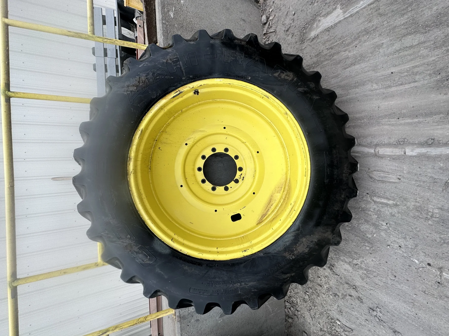 Used 70% 480/80R42 CO-OP Agri-Radial 3 R-1 151A8/B TL on a 16 x 42 JD Yellow 10 Bolt Dual Whee image 2