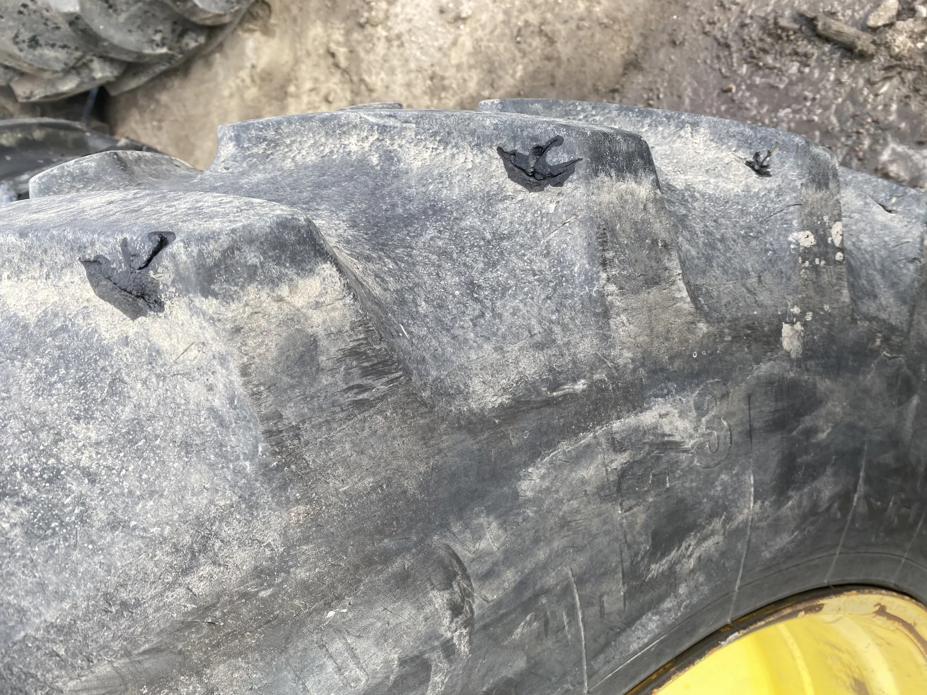 Used 60% 480/80R46 Firestone Radial All Traction 23 R-1 (158B) TL on 16 x 46 John Deere Yellow 10 B image 4