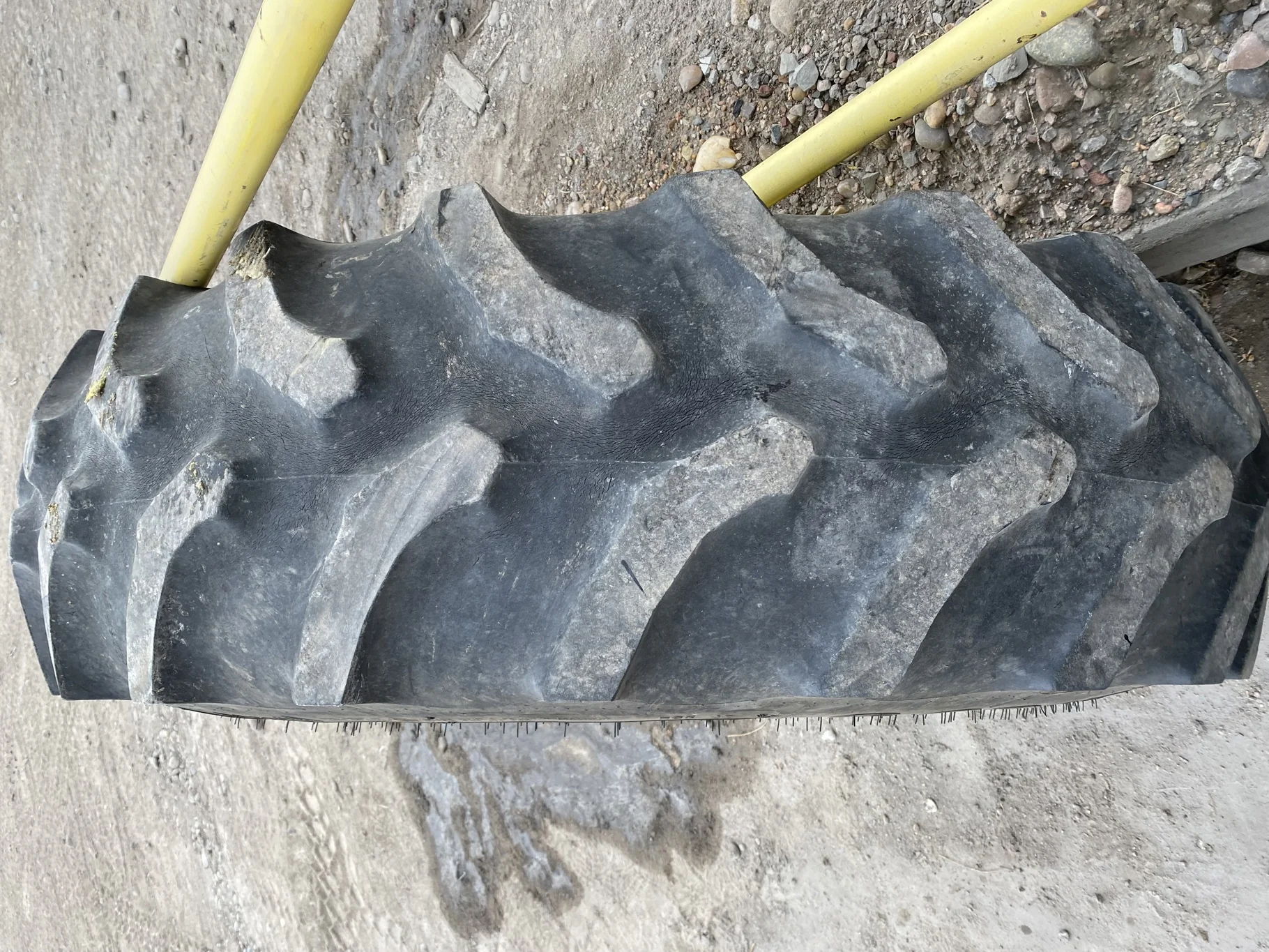 Used 36% 420/90R30 Goodyear Ultra Torque Radial DT 712 (142A8/B) R-1 TL on a 15 x 30 JD Yellow image 3