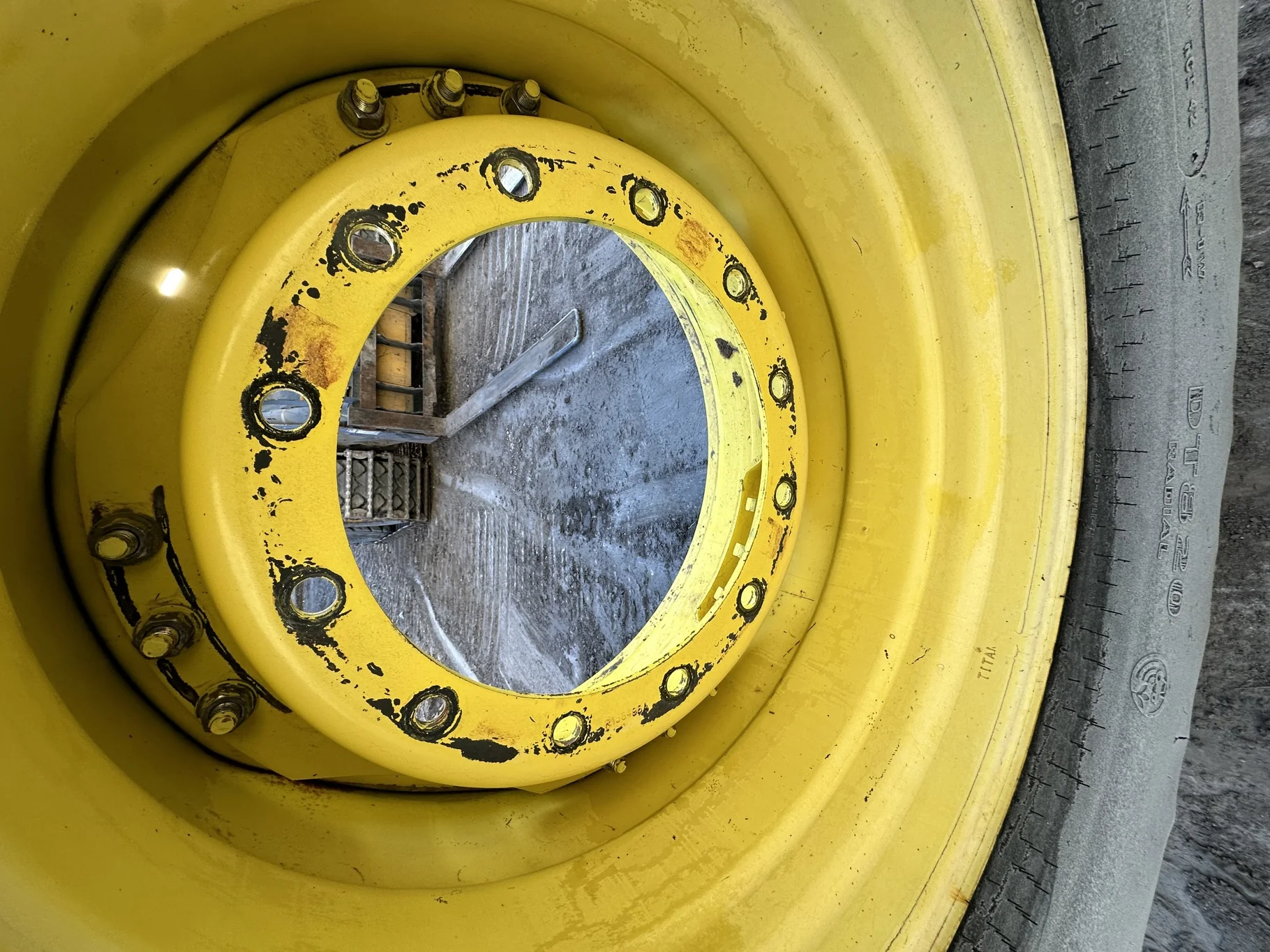 Used 60% 600/65R28 Goodyear Optitrac (147B) R-1W TL on a 18 x 28 JD Yellow 12 Bolt (.906) Waff image 3