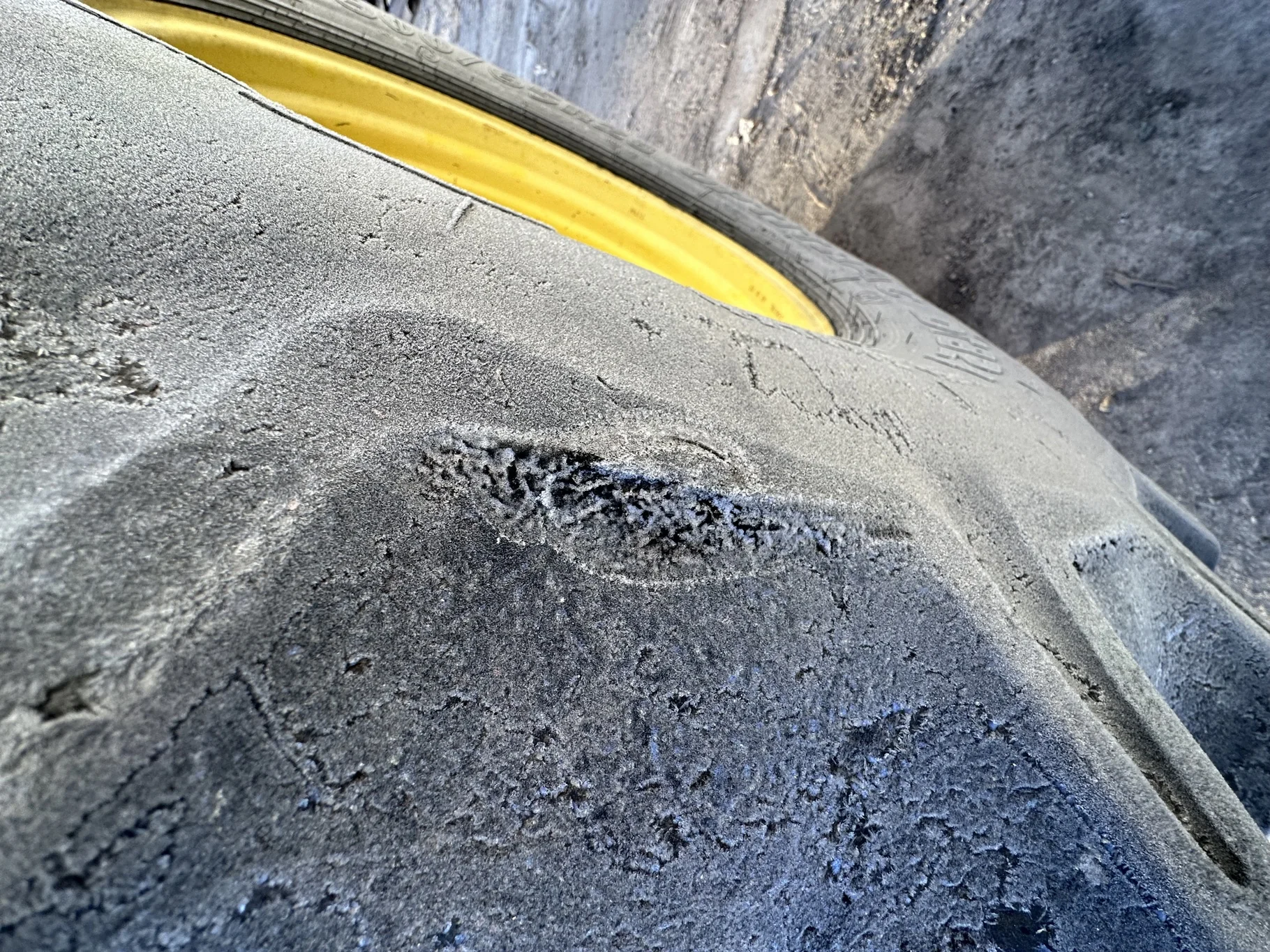 Used 60% 600/65R28 Goodyear Optitrac (147B) R-1W TL on a 18 x 28 JD Yellow 12 Bolt (.906) Waff image 9
