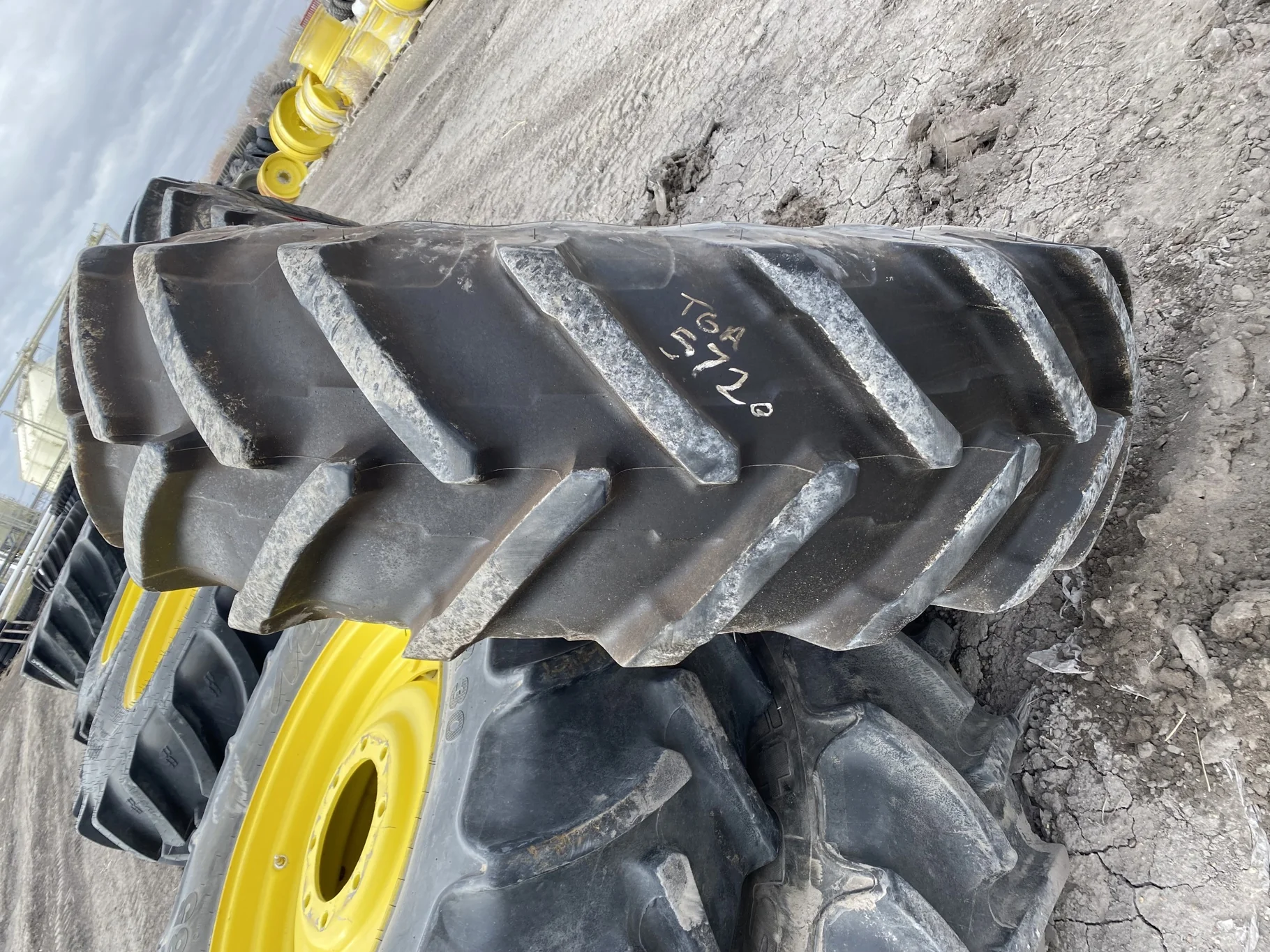 USED 98% 420/90R30 Michelin AgriBib 2 R-1W 147A8/147B TL on a 13 X 30 Fendt Red 8 Bolt Stub Disc image 3