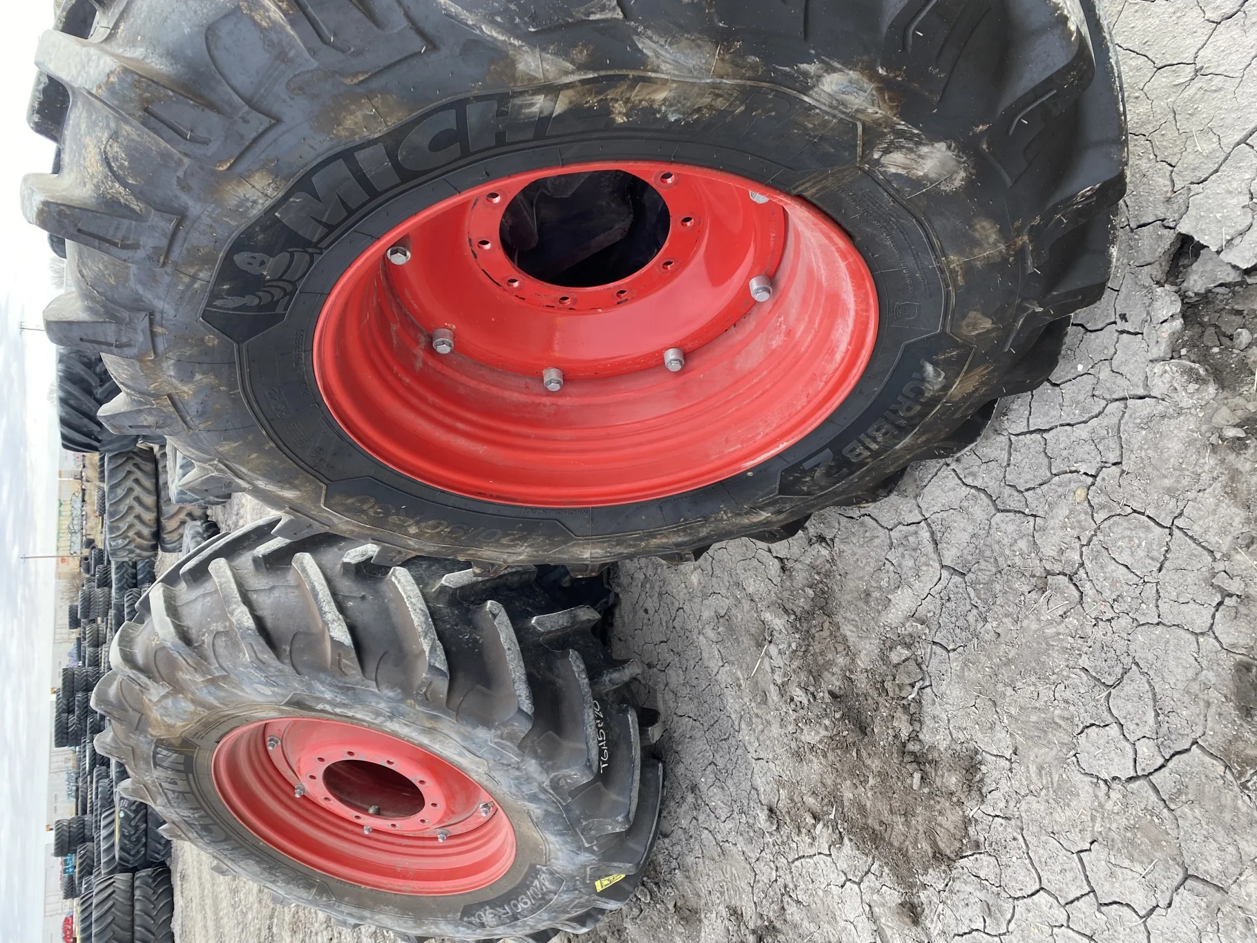 USED 98% 420/90R30 Michelin AgriBib 2 R-1W 147A8/147B TL on a 13 X 30 Fendt Red 8 Bolt Stub Disc image 5