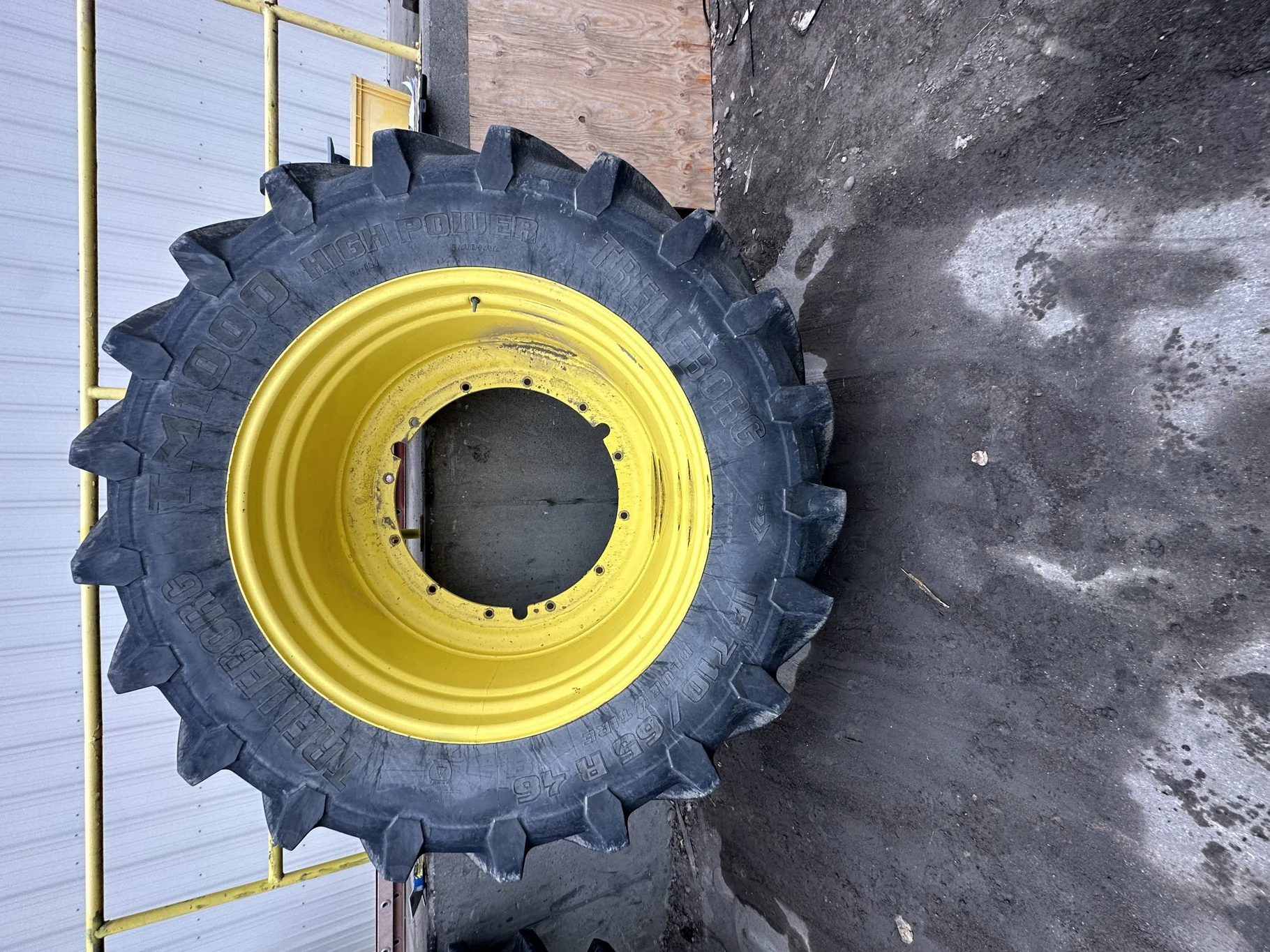 Used 90% IF710/65R46 Trelleborg TM1000 High Power R-1W 183D TL on a 25 x 46 JD Yellow 12 Bolt Spraye image 2