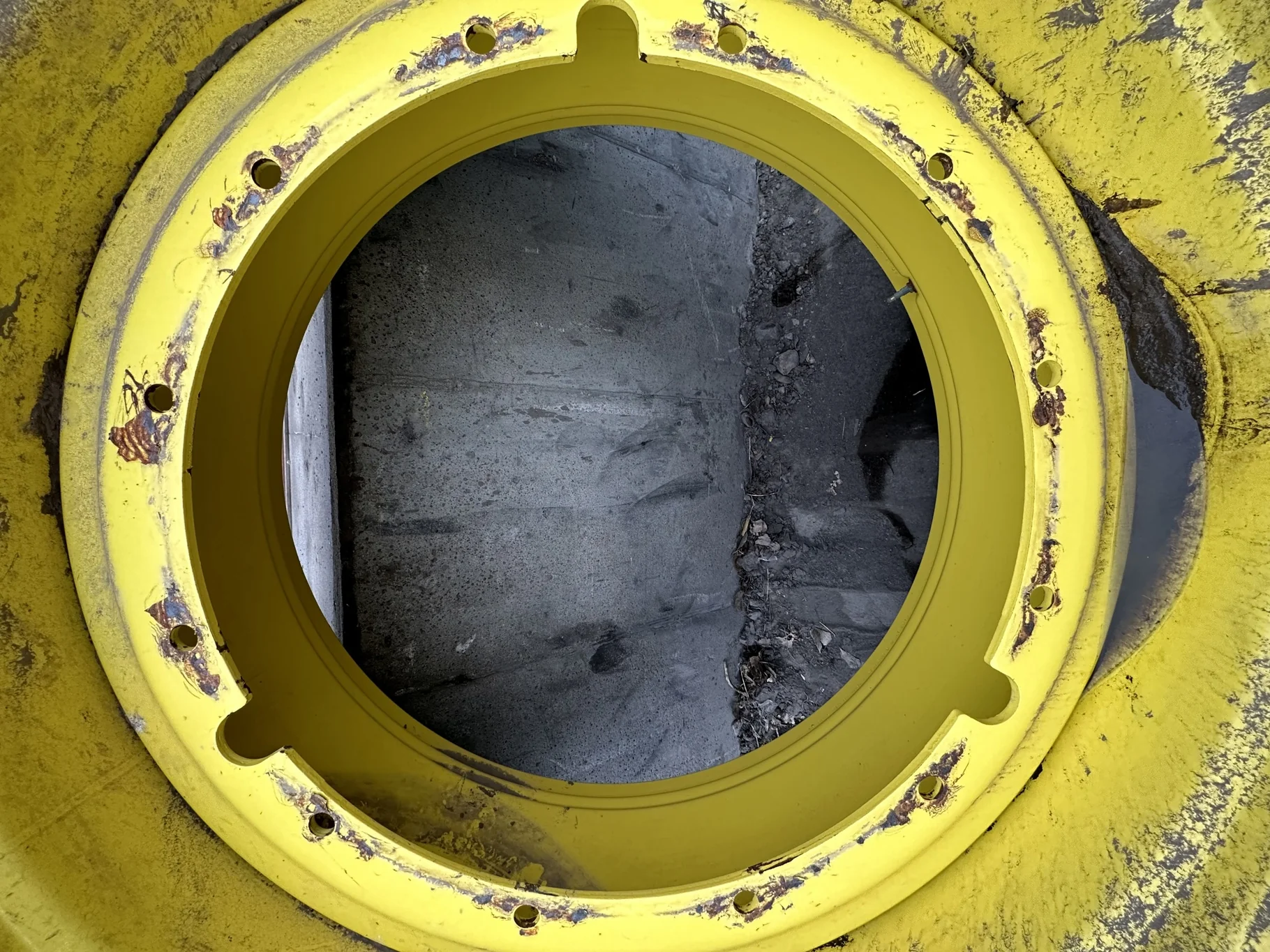 Used 90% IF710/65R46 Trelleborg TM1000 High Power R-1W 183D TL on a 25 x 46 JD Yellow 12 Bolt Spraye image 8