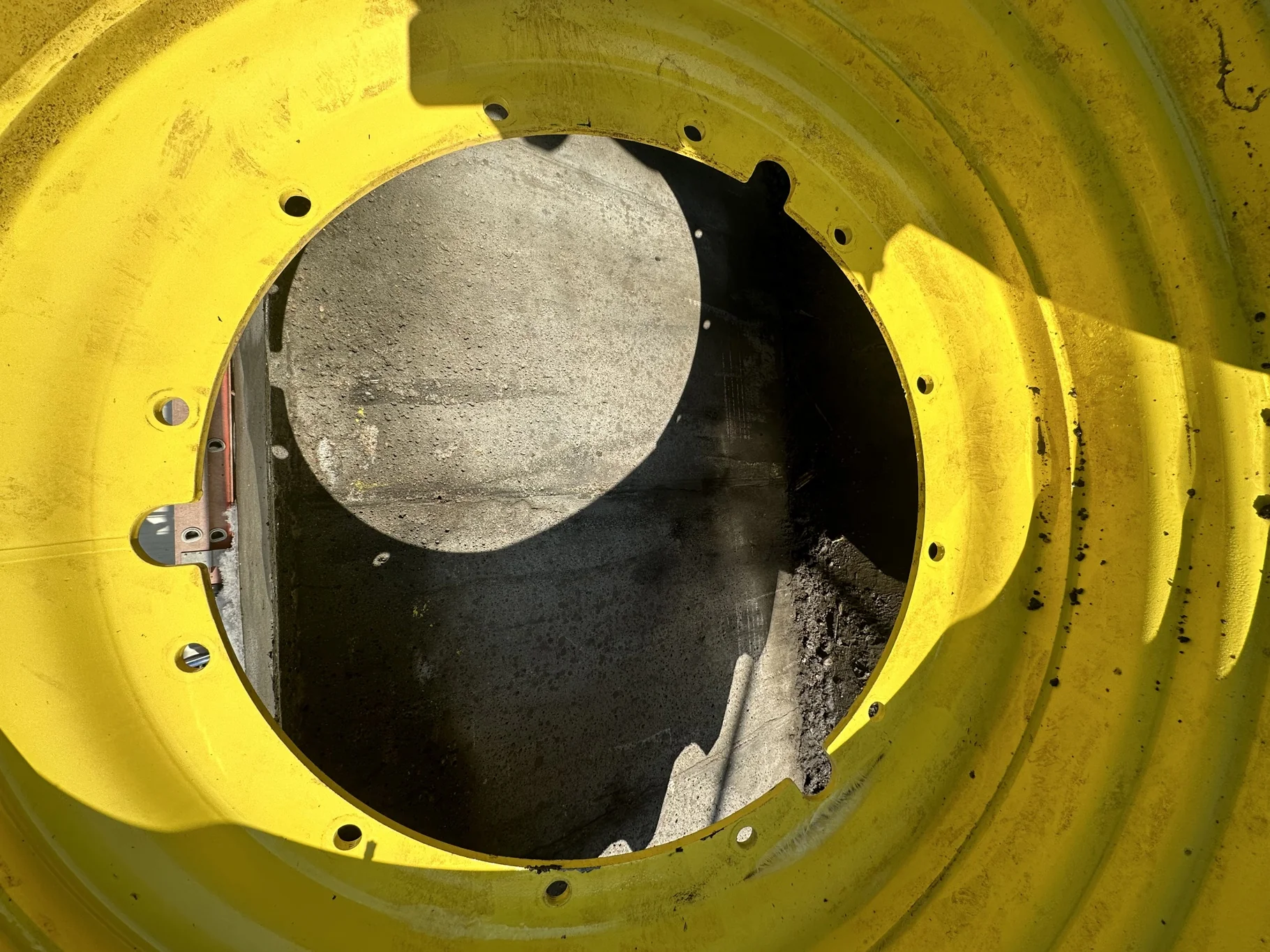 Used 85% 480/80R46 Firestone Radial All Traction 23 R-1 158B TL on 16 x 46 John Deere Yellow 12 Bolt image 3