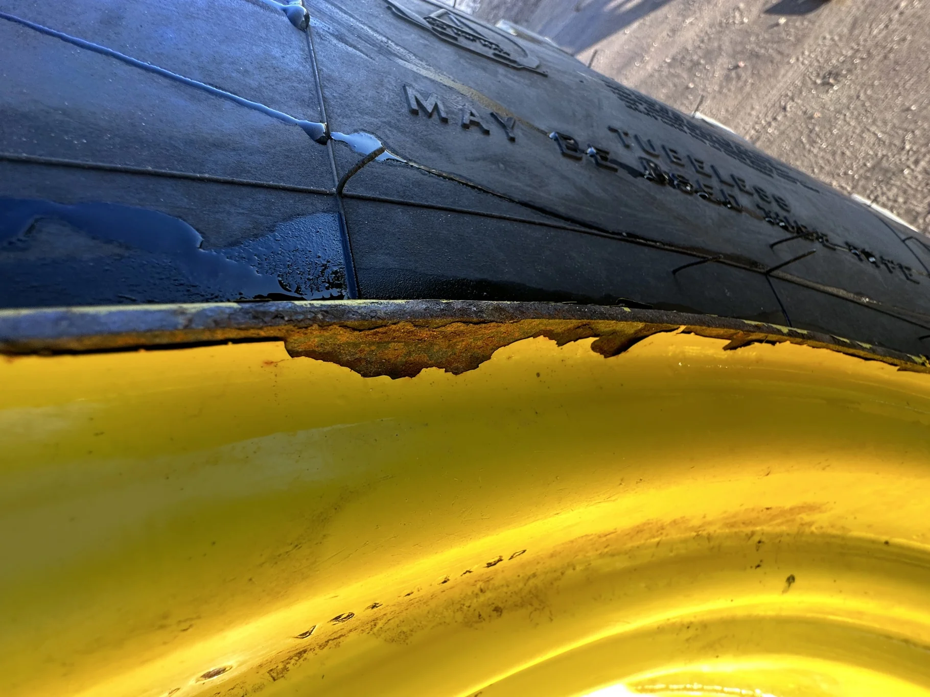 Used 85% 480/80R46 Firestone Radial All Traction 23 R-1 158B TL on 16 x 46 John Deere Yellow 12 Bolt image 4