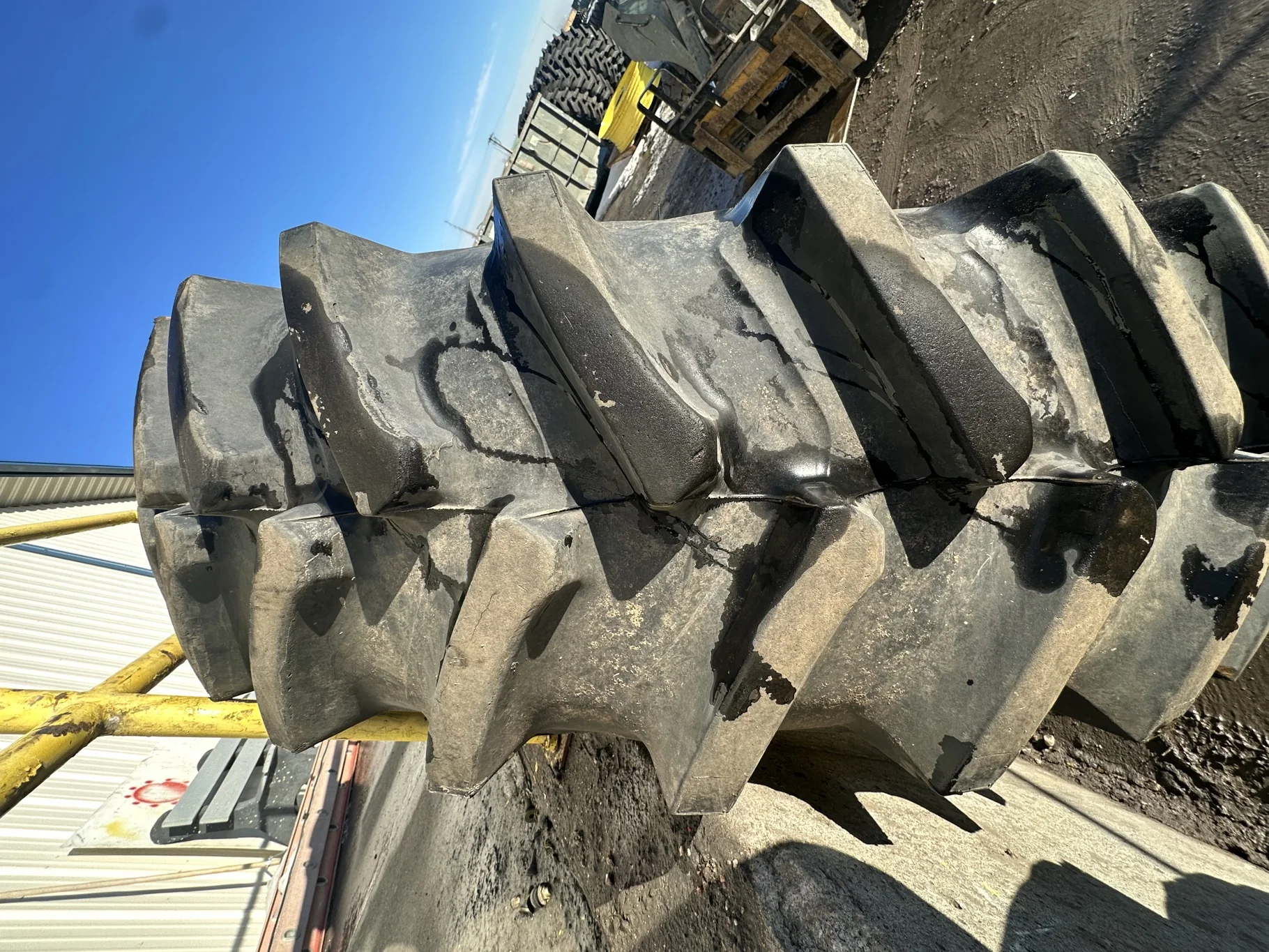 Used 85% 480/80R46 Firestone Radial All Traction 23 R-1 158B TL on 16 x 46 John Deere Yellow 12 Bolt image 5