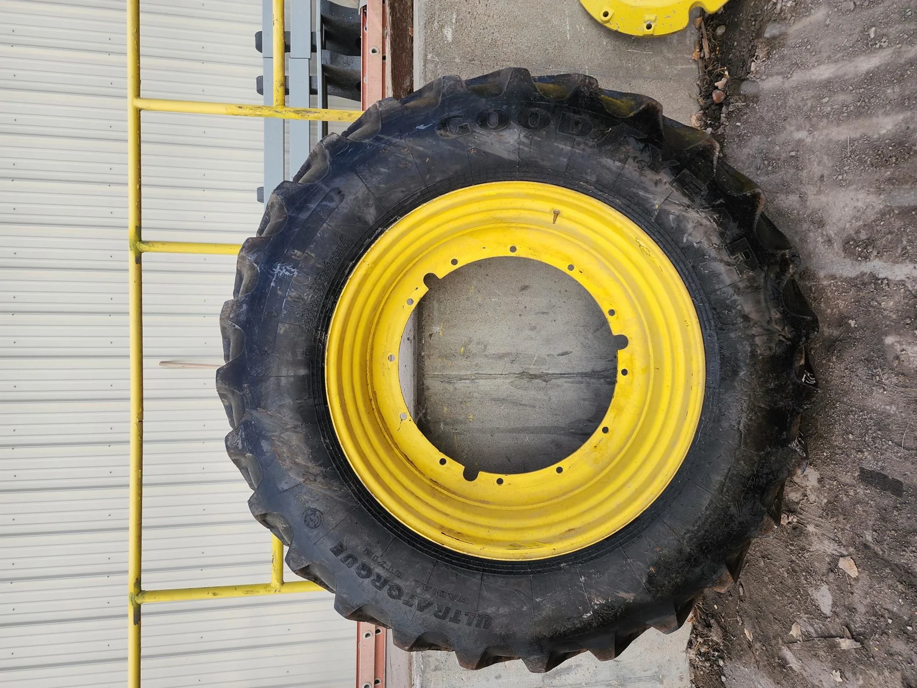 Used 85%  520/85R42 Goodyear Ultra Torque Radial R-1 (Lug cuts, Stubble)(157A8) TL on a Used 18 x 42 image 2