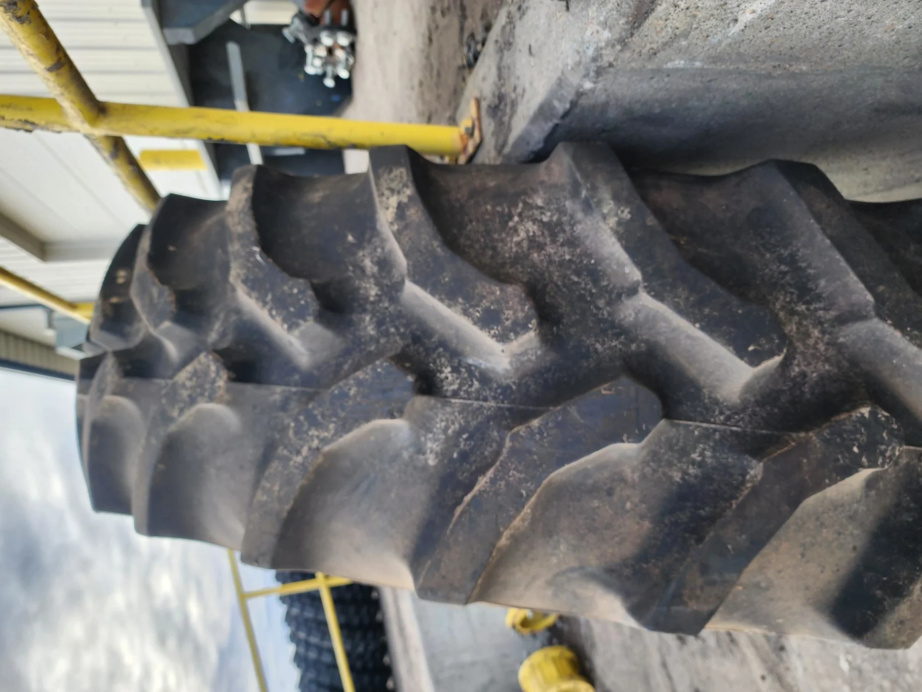 Used 85%  520/85R42 Goodyear Ultra Torque Radial R-1 (Lug cuts, Stubble)(157A8) TL on a Used 18 x 42 image 3