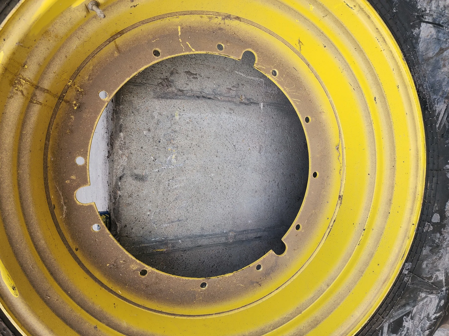 Used 85%  520/85R42 Goodyear Ultra Torque Radial R-1 (Lug cuts, Stubble)(157A8) TL on a Used 18 x 42 image 4