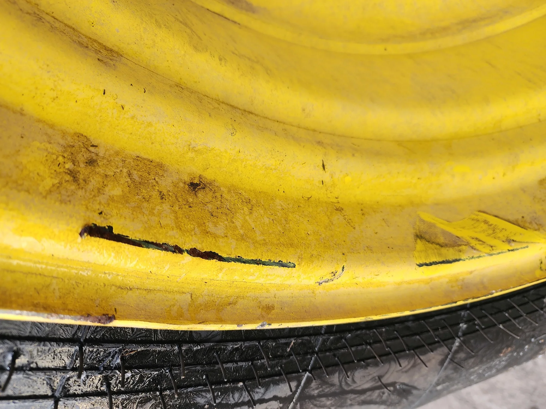 Used 85%  520/85R42 Goodyear Ultra Torque Radial R-1 (Lug cuts, Stubble)(157A8) TL on a Used 18 x 42 image 9