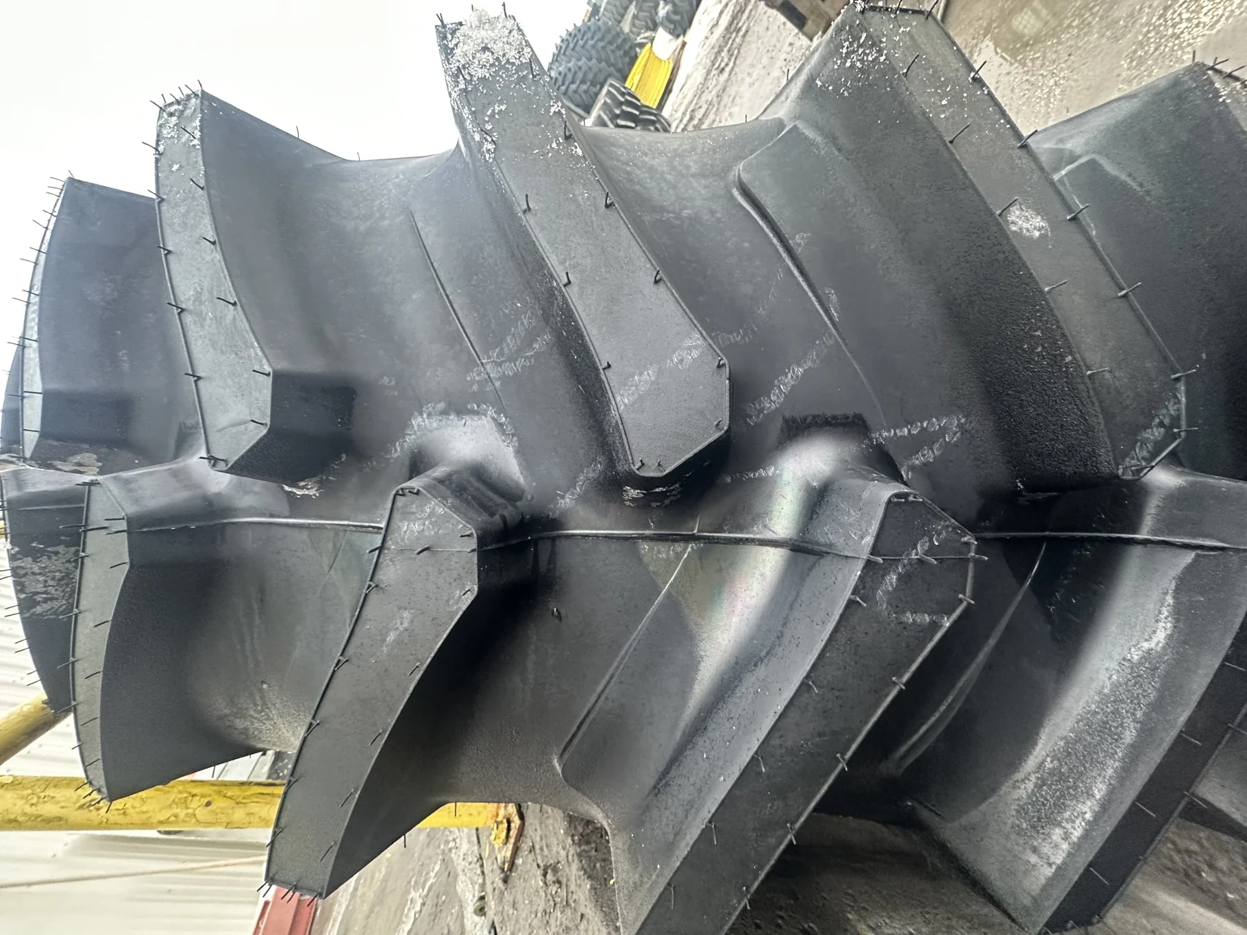 Take Off VF520/85R42 CFO Firestone Radial Deep Tread 23 R-1W 177B TL on 18 X 42 Case IH Silver 20 B image 4