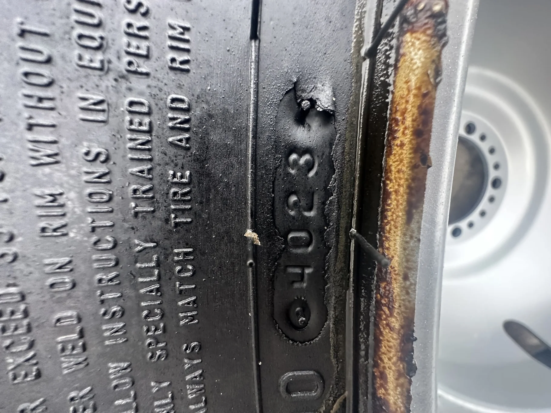 Take Off VF520/85R42 CFO Firestone Radial Deep Tread 23 R-1W 177B TL on 18 X 42 Case IH Silver 20 B image 5