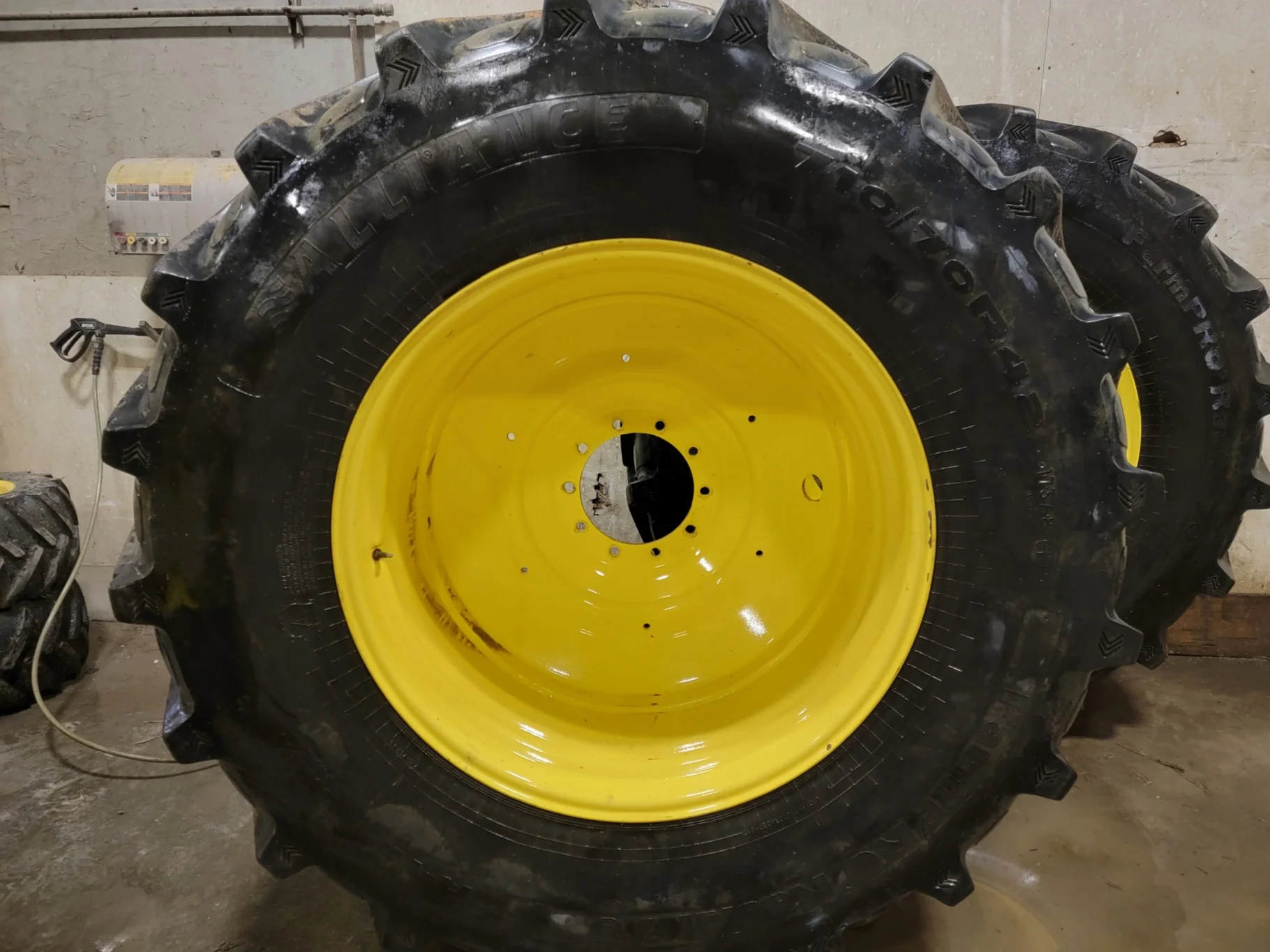 Used 85% 710/70R42 Alliance Farmpro Radial 70 R-1W (173A8/B) TL on a 23 x 42 JD Yellow 10 Bolt Dual