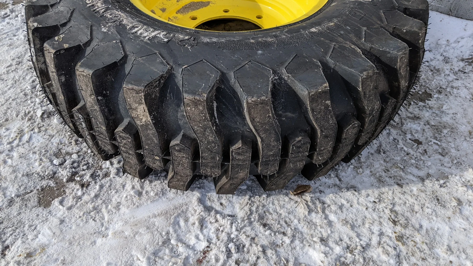 TAKE-OFF 12.5/80-18/6 GOODYEAR CONTRACTOR-T TL R-4G ON 9 X 18 8-10.826-8.75-5.25BS JD YELLOW WHEEL image 2