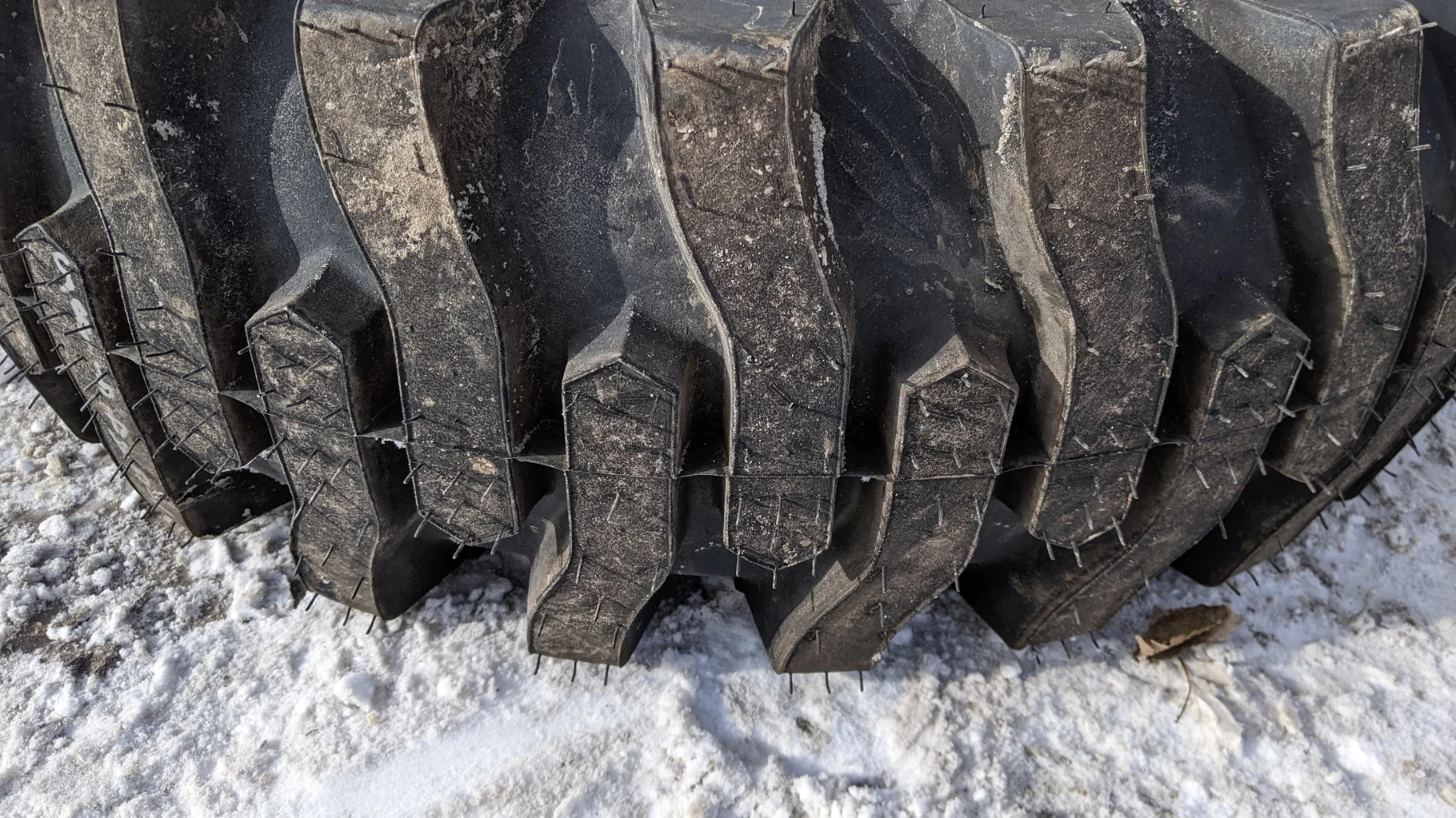 TAKE-OFF 12.5/80-18/6 GOODYEAR CONTRACTOR-T TL R-4G ON 9 X 18 8-10.826-8.75-5.25BS JD YELLOW WHEEL image 3