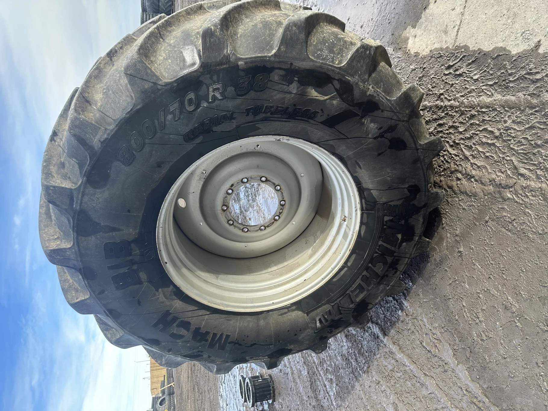 Used 80% 800/70R38 Michelin MachXBib R-1W (173D) TL on a 25 x 38 Case Silver 10 Bolt (.937) 5/8" Fo