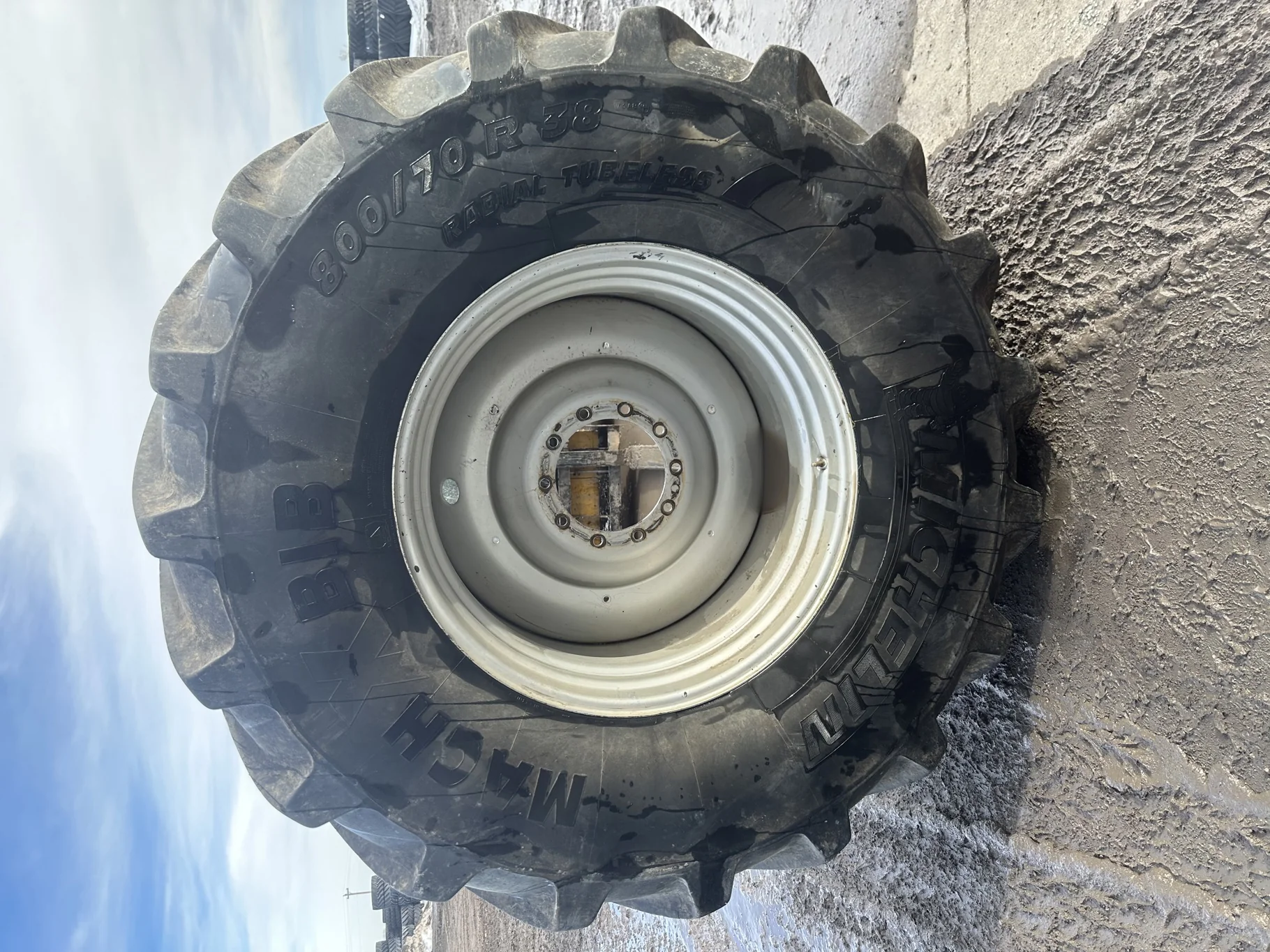 Used 80% 800/70R38 Michelin MachXBib R-1W (173D) TL on a 25 x 38 Case Silver 10 Bolt (.937) 5/8" Fo image 2