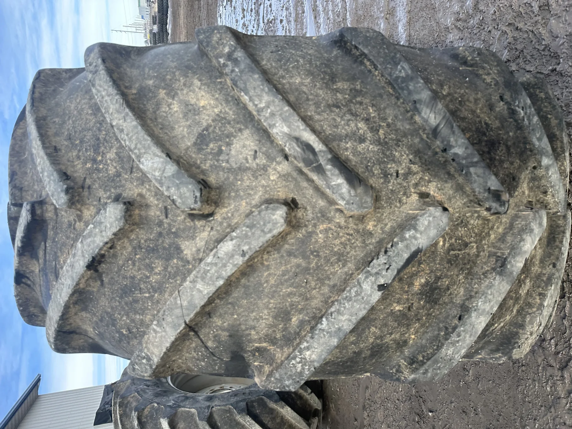 Used 80% 800/70R38 Michelin MachXBib R-1W (173D) TL on a 25 x 38 Case Silver 10 Bolt (.937) 5/8" Fo image 4