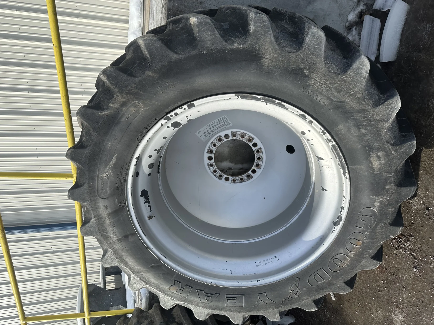 Used 80% 480/80R42 Goodyear Super Traction Radial (153B) R1W on 16 x 42 CIH 20 Bolt DD Wheel (20
