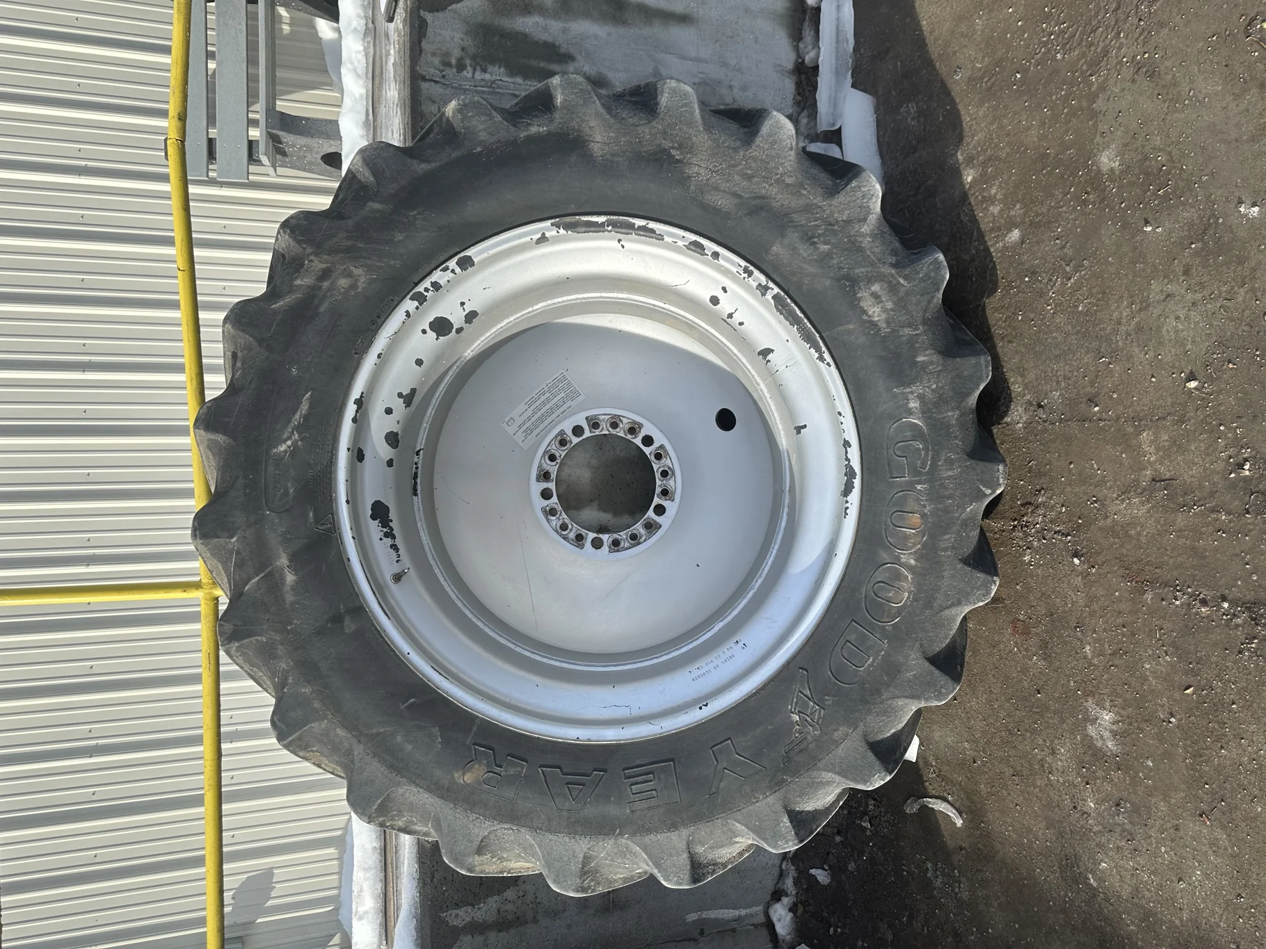 Used 80% 480/80R42 Goodyear Super Traction Radial (153B) R1W on 16 x 42 CIH 20 Bolt DD Wheel (20 image 2