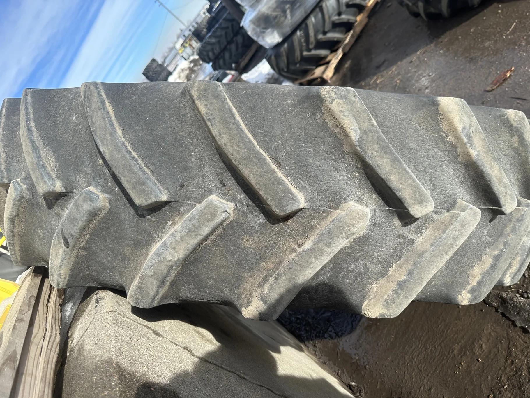 Used 80% 480/80R42 Goodyear Super Traction Radial (153B) R1W on 16 x 42 CIH 20 Bolt DD Wheel (20 image 4