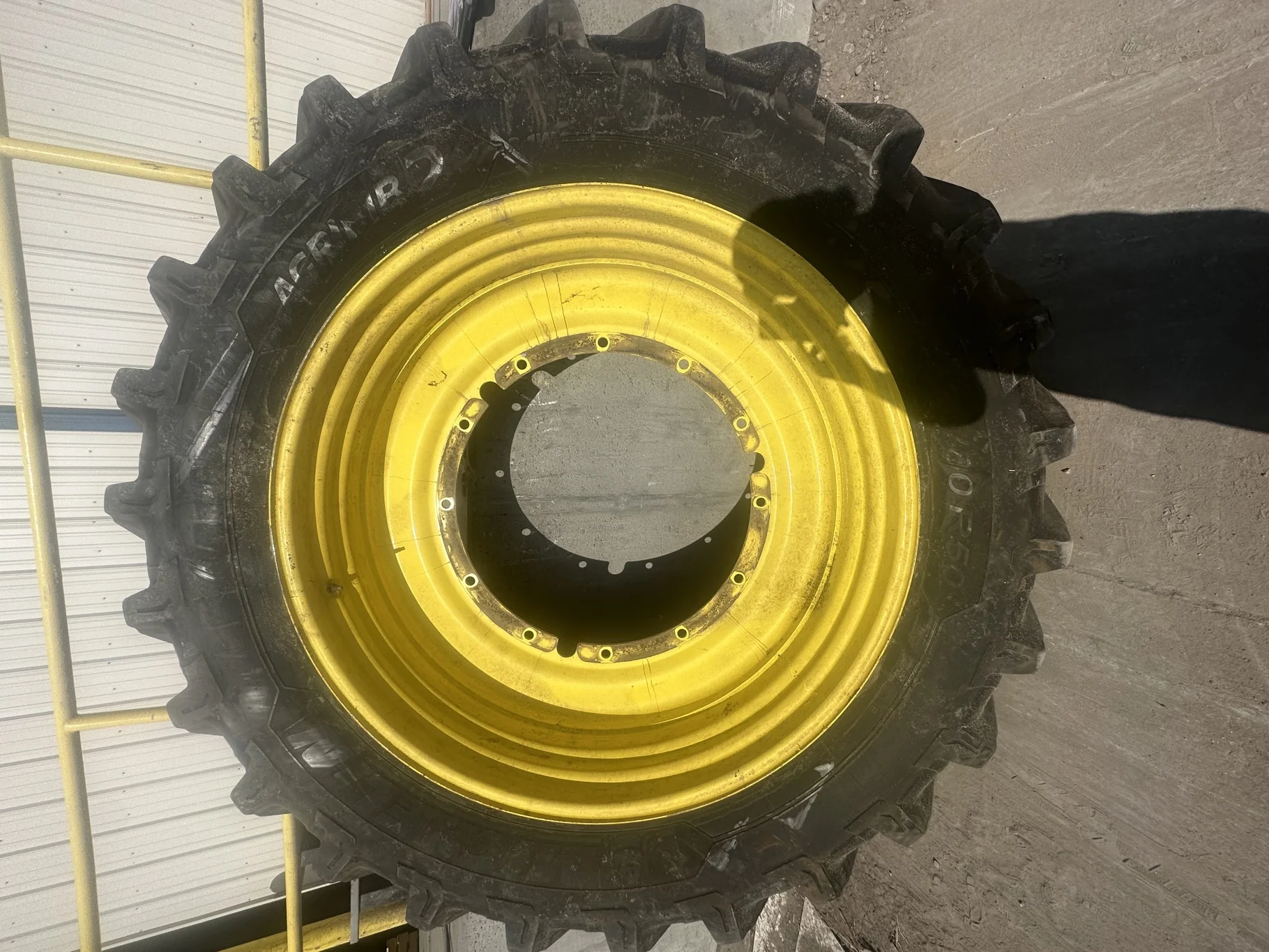 Used 85% 480/80R50 (18.4R50) Michelin AgriBib 2 R-1W (159A8/159B) TL on a 15 x 50 JD Yellow 12 image 2