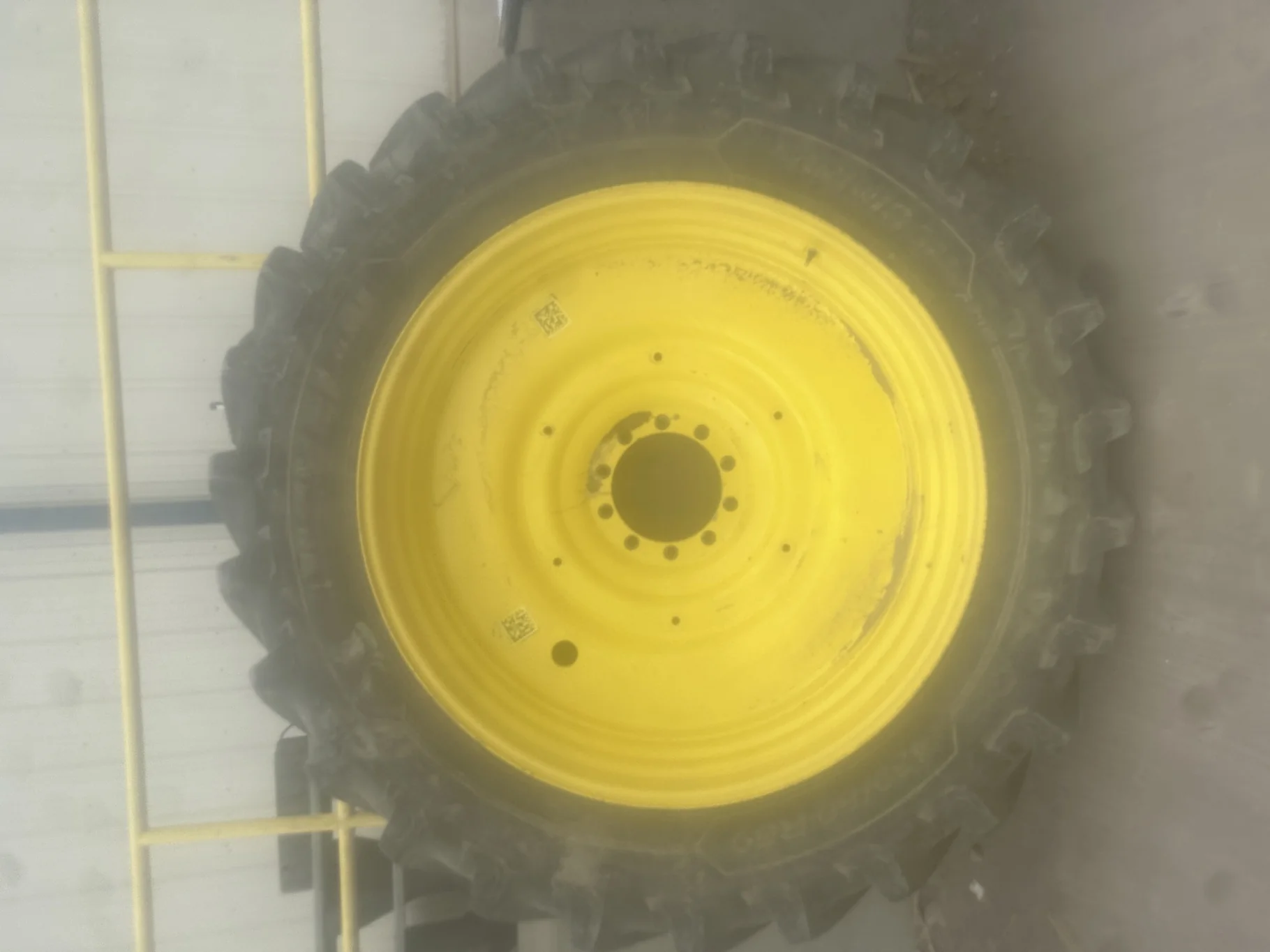 Used 85% 480/80R50 (18.4R50) Michelin AgriBib 2 R-1W (159A8/159B) TL on a 15 x 50 JD Yellow 10 image 2