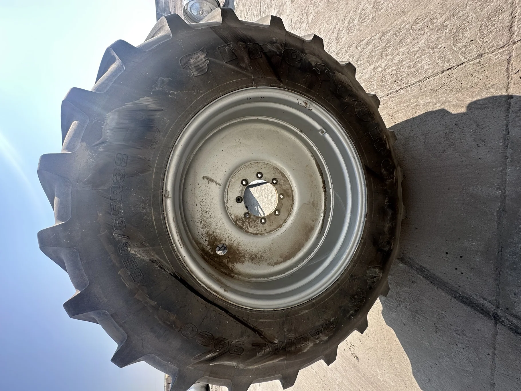 Used 90% 650/65R38 Firestone Radial 9000 R-1W (166D) on 23 x 38 Silver 8 Bolt Sprayer Wheel image 2