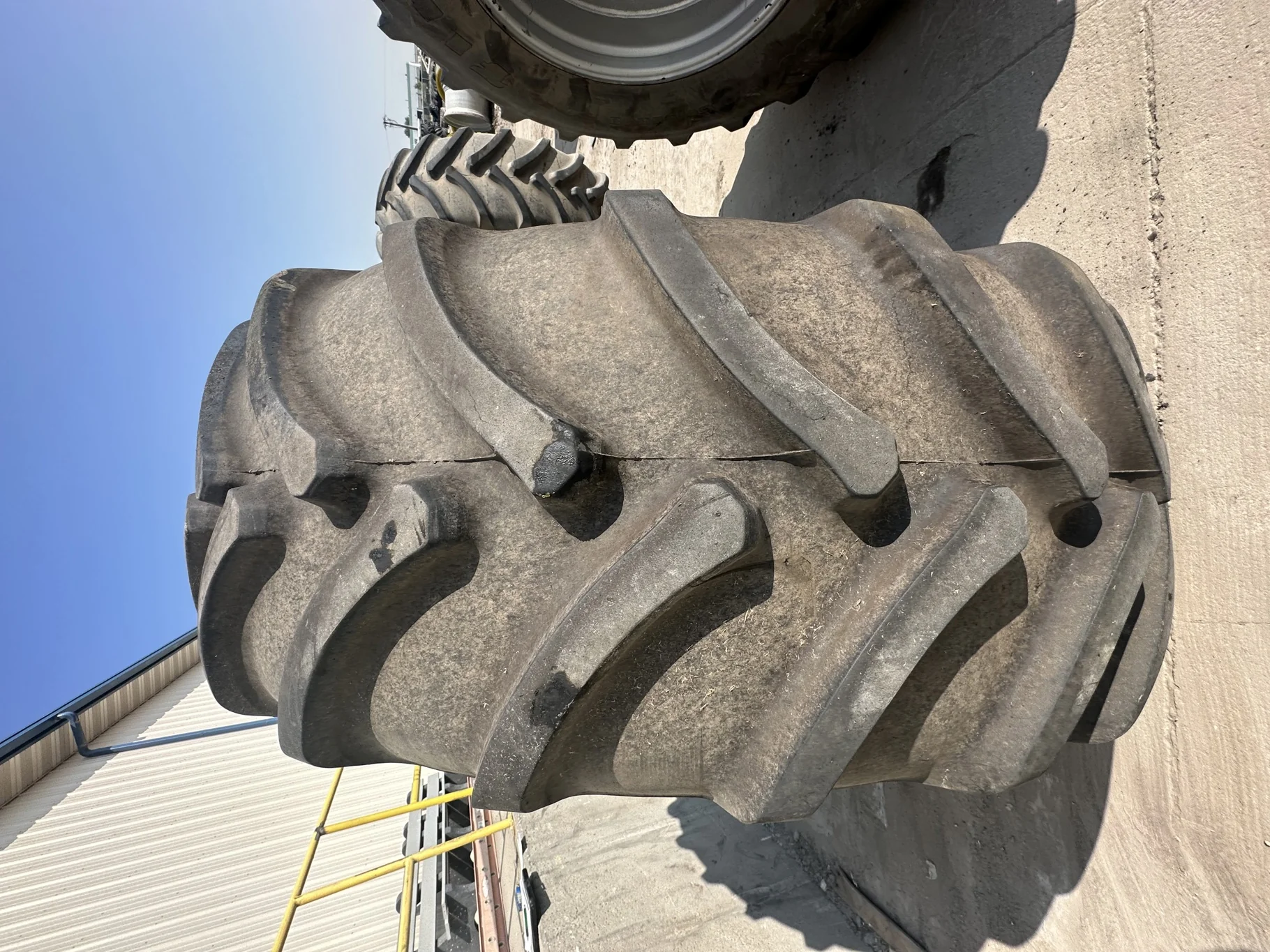 Used 90% 650/65R38 Firestone Radial 9000 R-1W (166D) on 23 x 38 Silver 8 Bolt Sprayer Wheel image 4