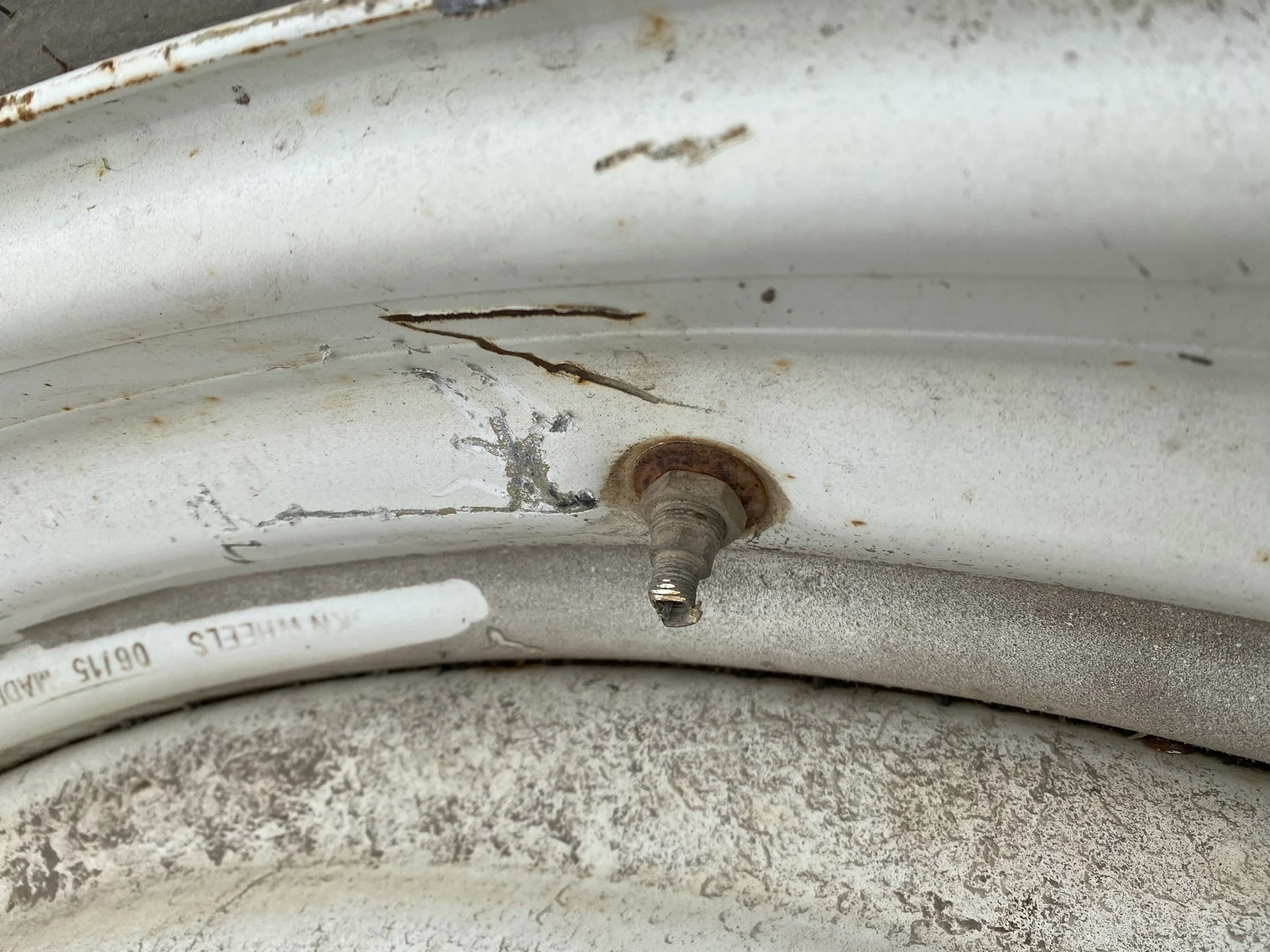 Used 90% 380/90R50 Michelin AgriBib Row Crop R-1W (151A8/151B) TL on a 12 x 50 NH White 8 Bol image 4