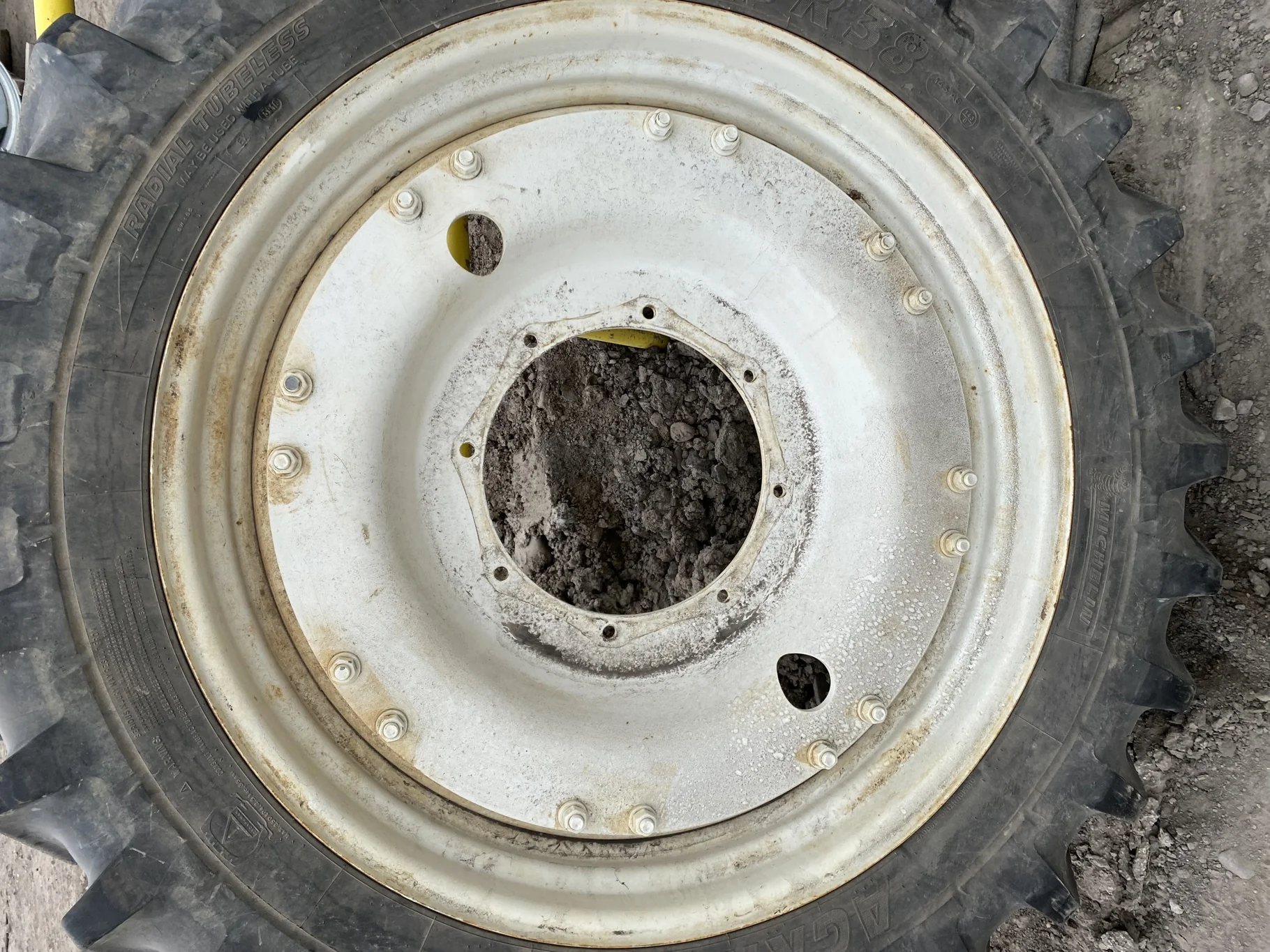 Used 70% 320/85R38 Michelin AgriBib Row Crop R-1W (143A8/143B) TL on a 10 x 38 New Holland White Waf image 7