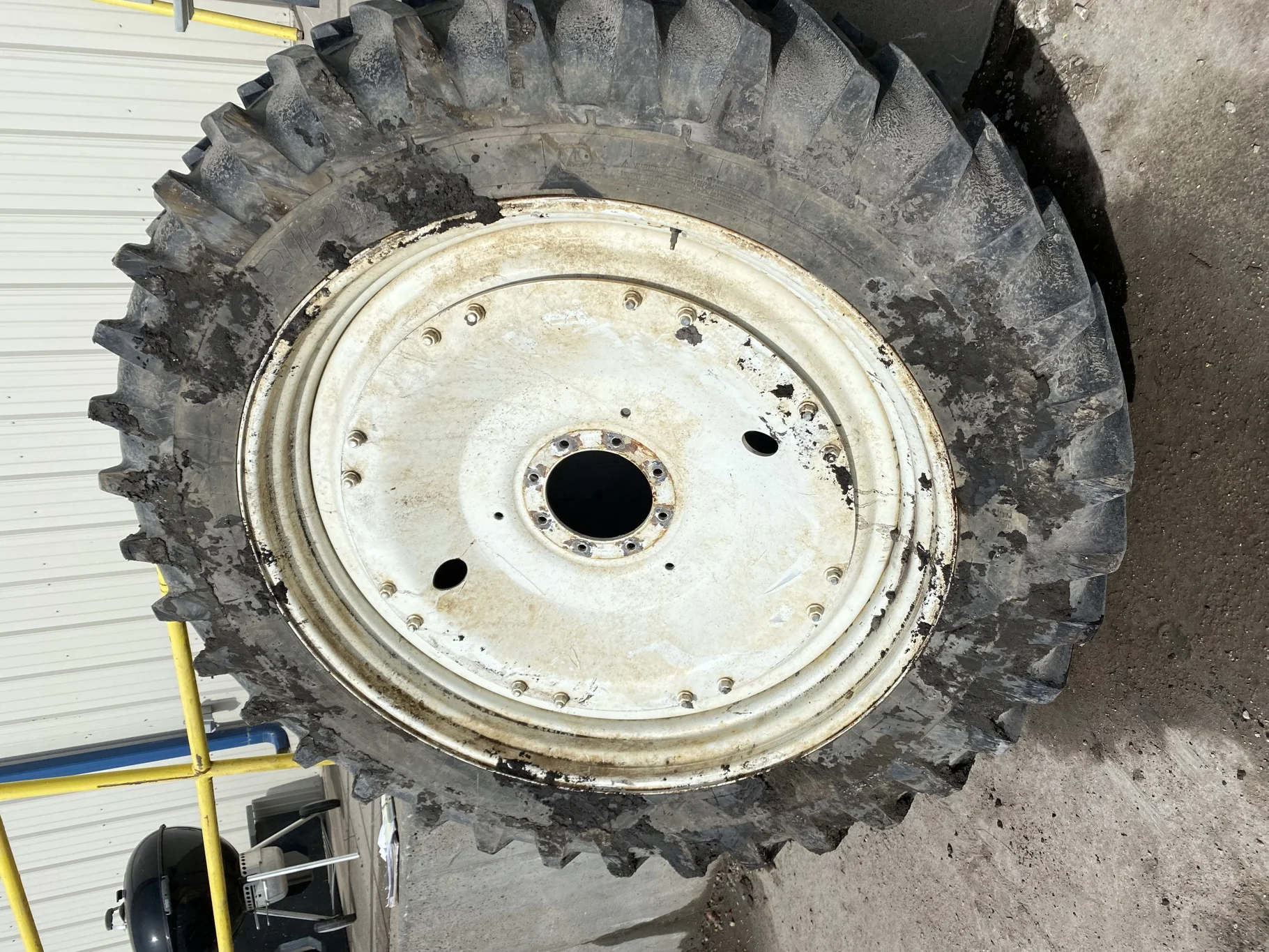 Used 75% 380/90R50 Michelin Agribib Row Crop R-1W (151A8/151B) TL on a 12 x 50 NH White GKN S