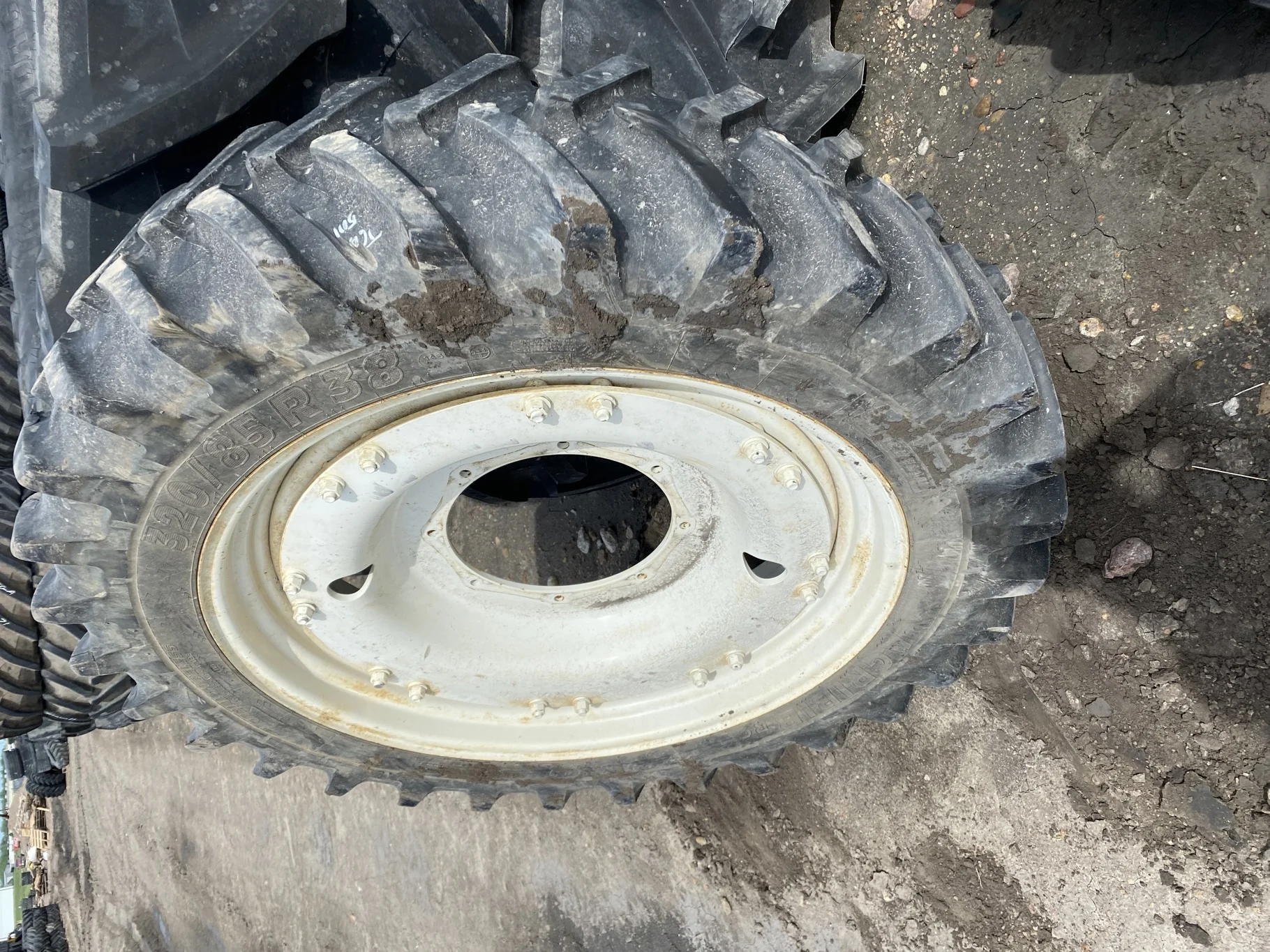 Used 52% 320/85R38 Michelin AgriBib Row Crop R-1W (143A8/143B) TL on a 10 x 38 New Holland White Wa