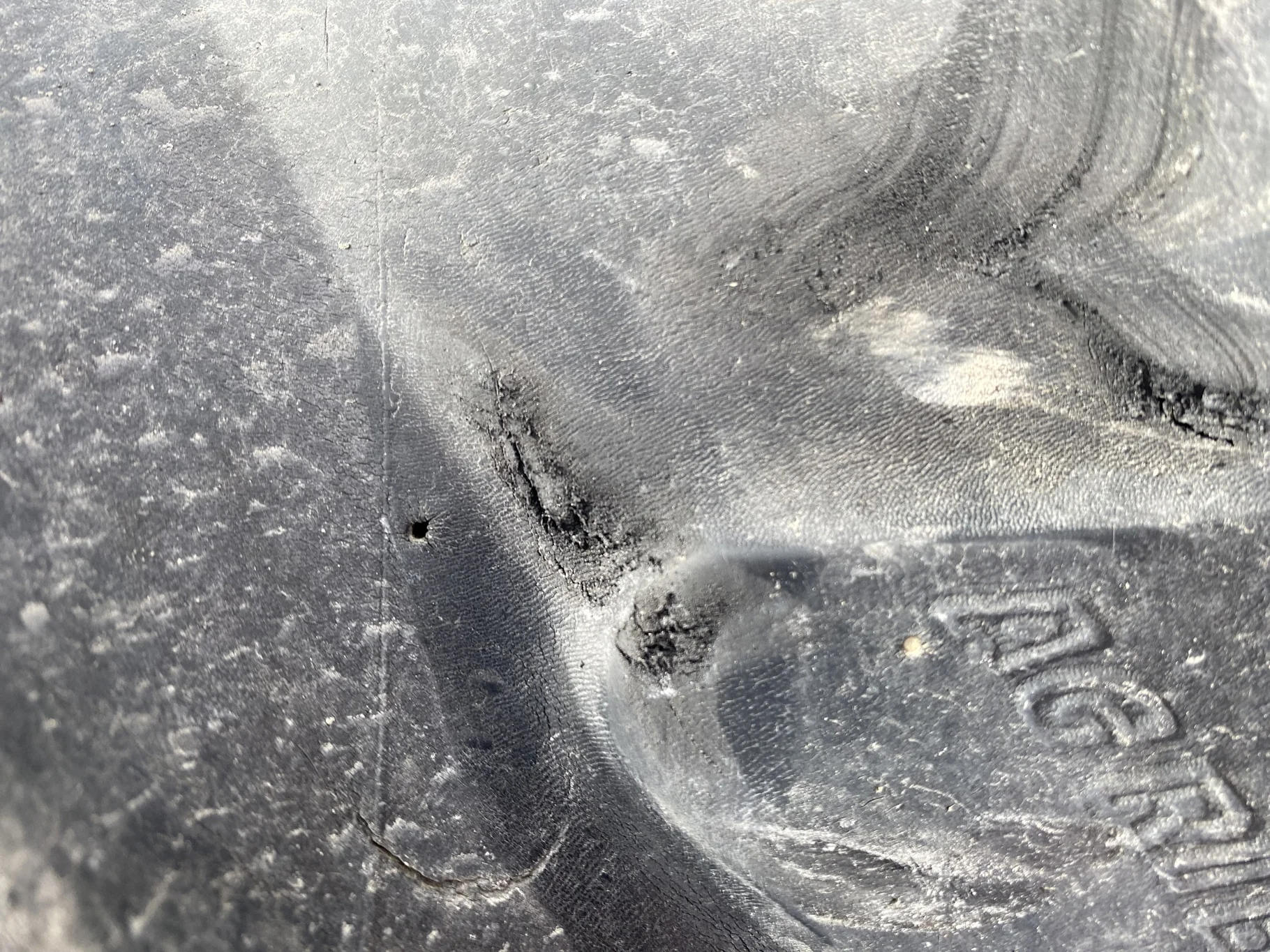 Used 52% 320/85R38 Michelin AgriBib Row Crop R-1W (143A8/143B) TL on a 10 x 38 New Holland White Wa image 4