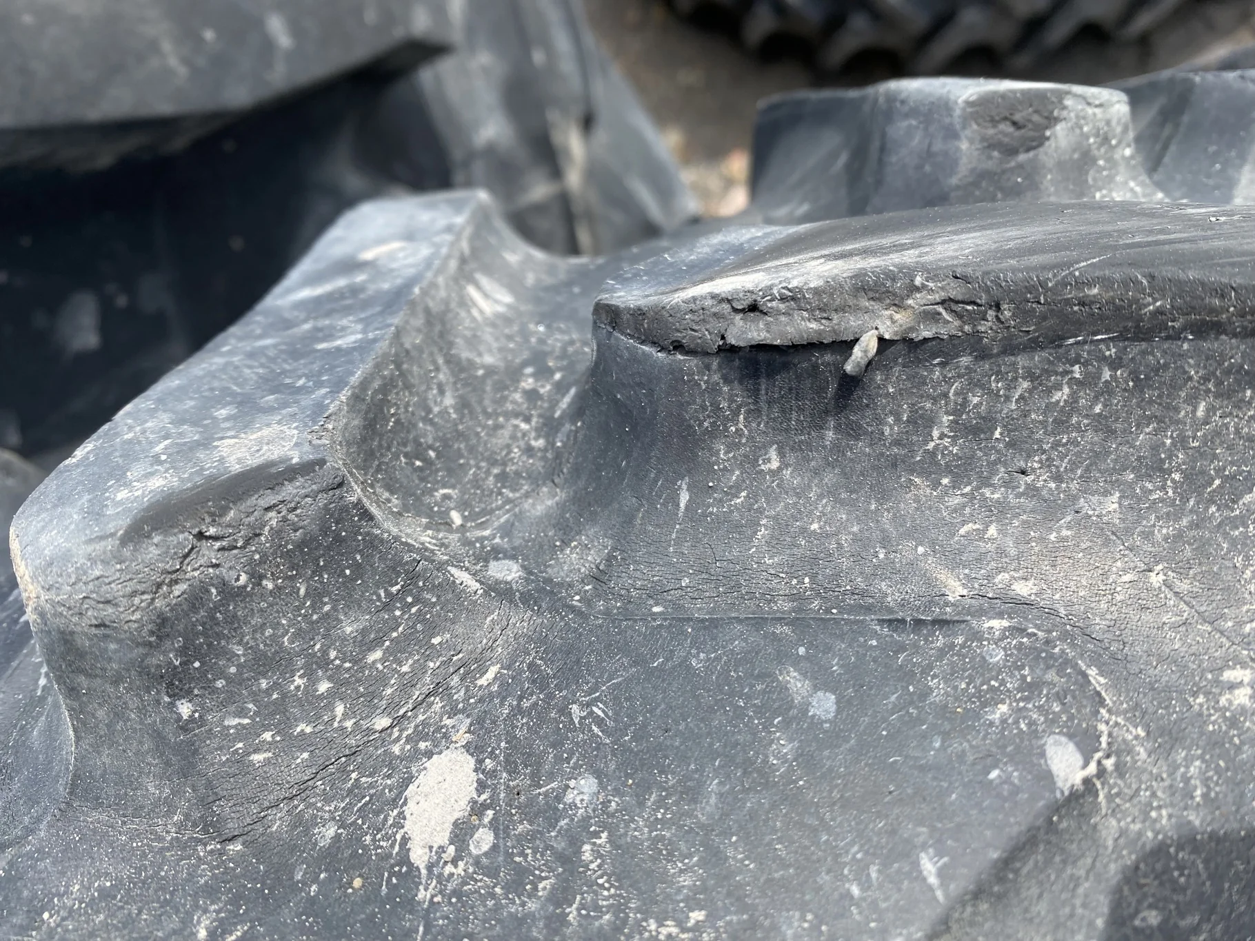 Used 52% 320/85R38 Michelin AgriBib Row Crop R-1W (143A8/143B) TL on a 10 x 38 New Holland White Wa image 7