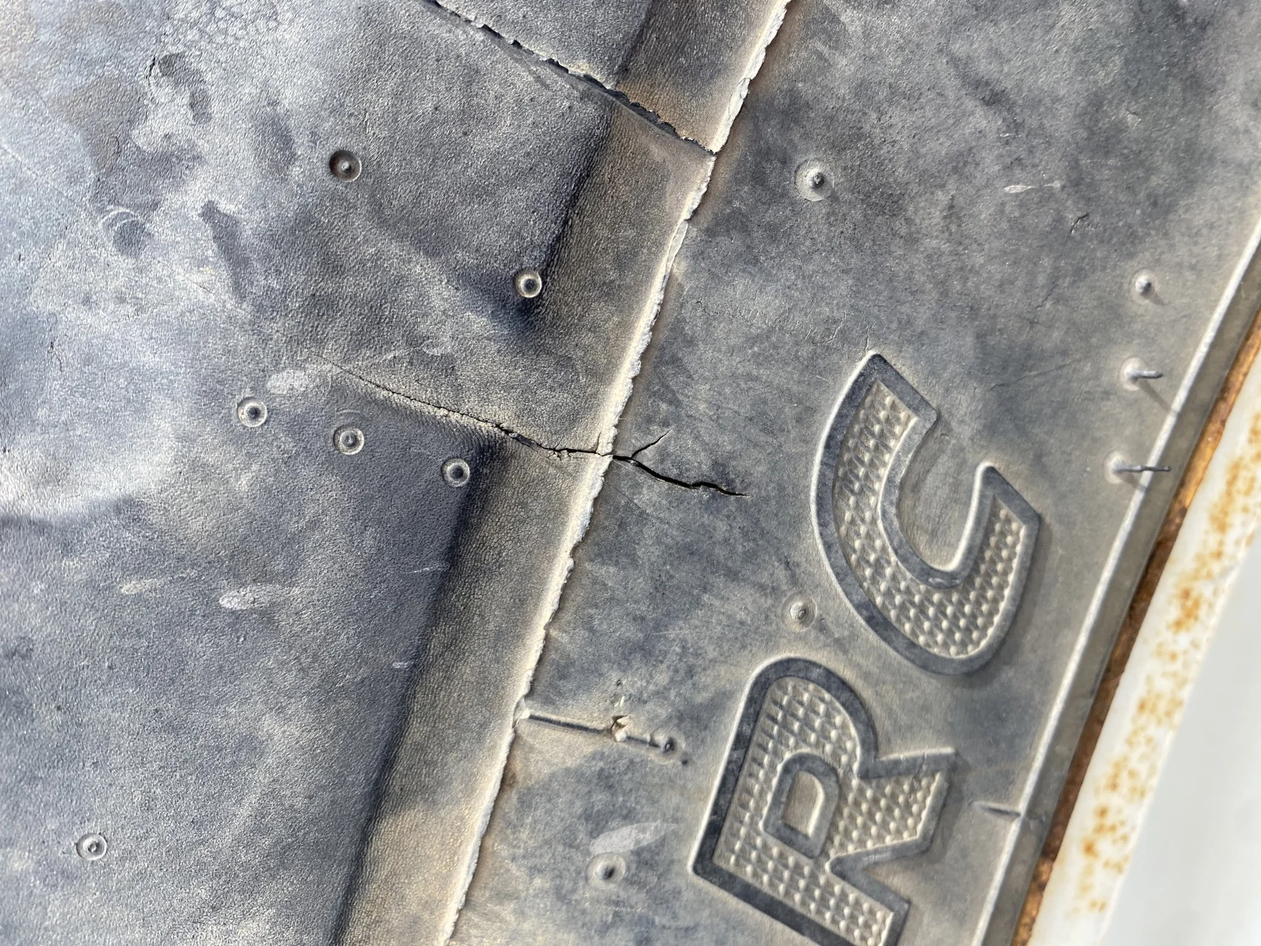 Used 52% 320/85R38 Michelin AgriBib Row Crop R-1W (143A8/143B) TL on a 10 x 38 New Holland White Wa image 9
