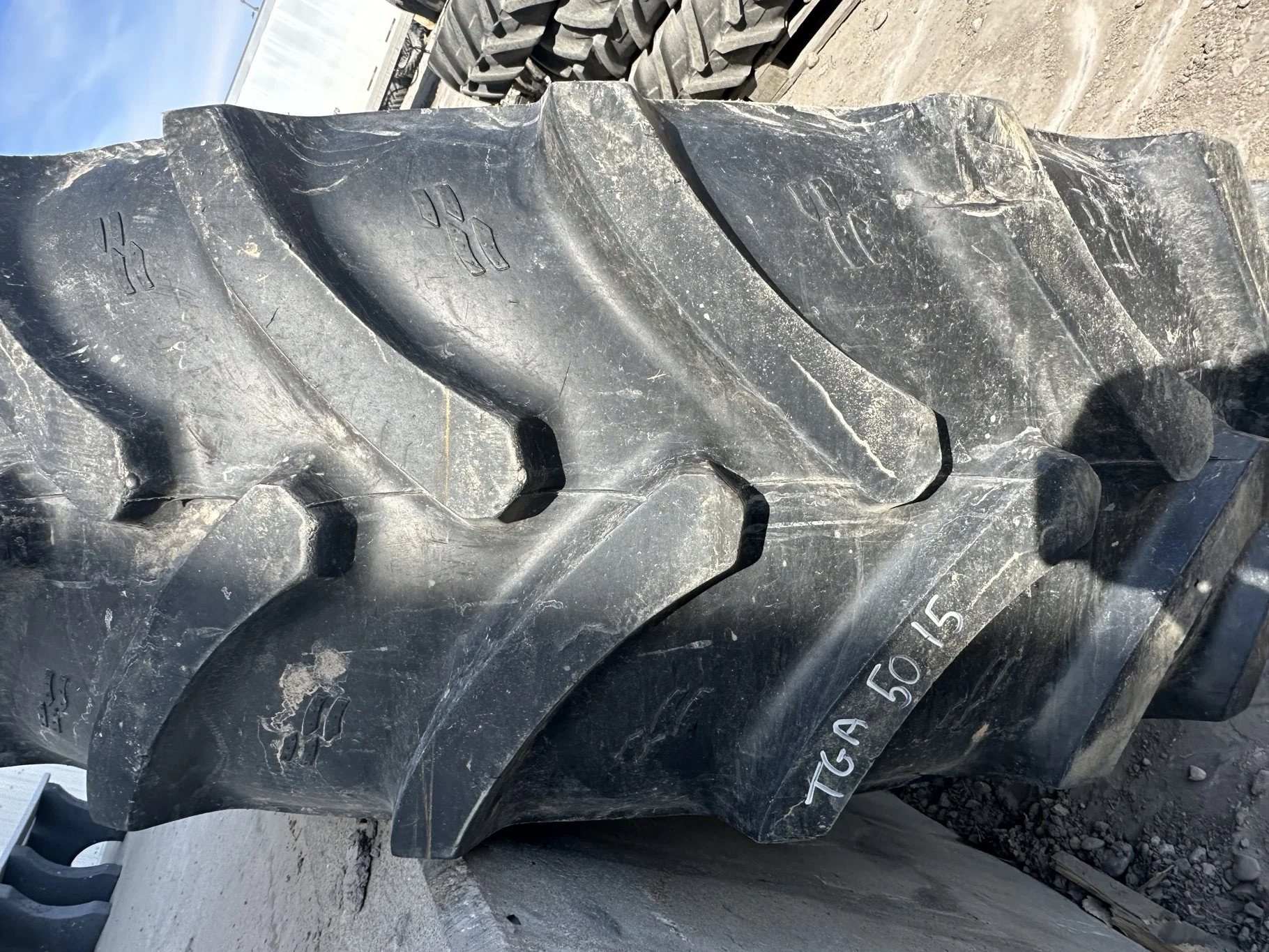 Used 88% 520/85R42 (20.8R42) Alliance FarmPro II 846/842 Radial R-1W (157A8/B) TL on a 18 x 42 NH Wh image 4