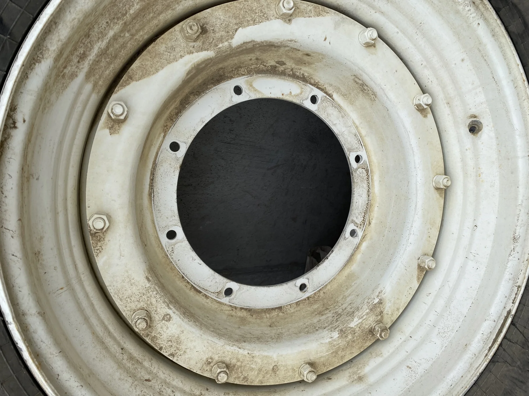 Used 65% 420/85R30 Alliance Farm Pro R-1W (147A8) TL on a 15 x 30 NH White8 Bolt (.687) Waffl image 6