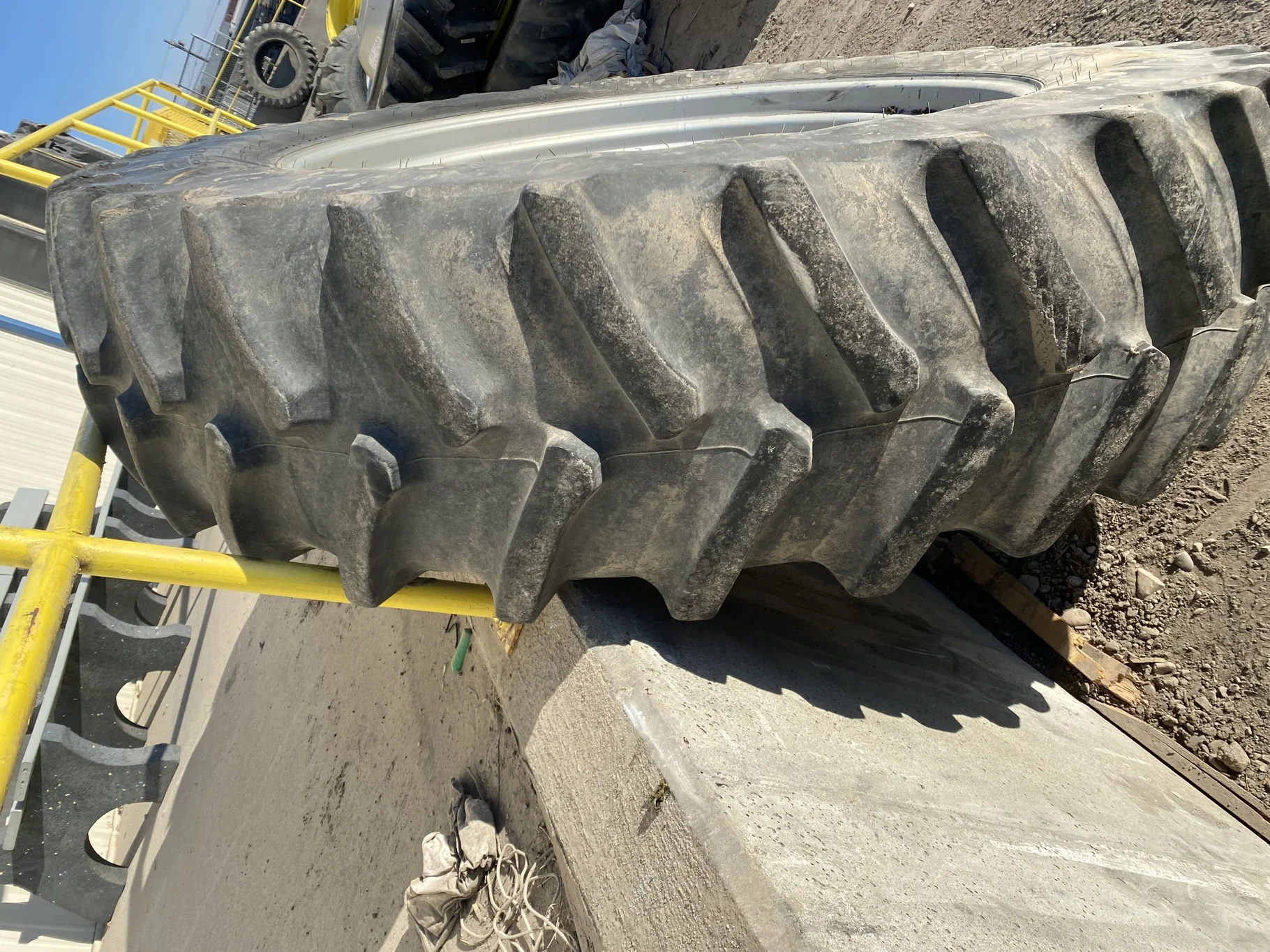 Used 72% 480/80R50 Firestone Radial Deep Tread 23 R-1W (159B) TL on 15 x 50 Case IH Silver 10 Bolt image 4