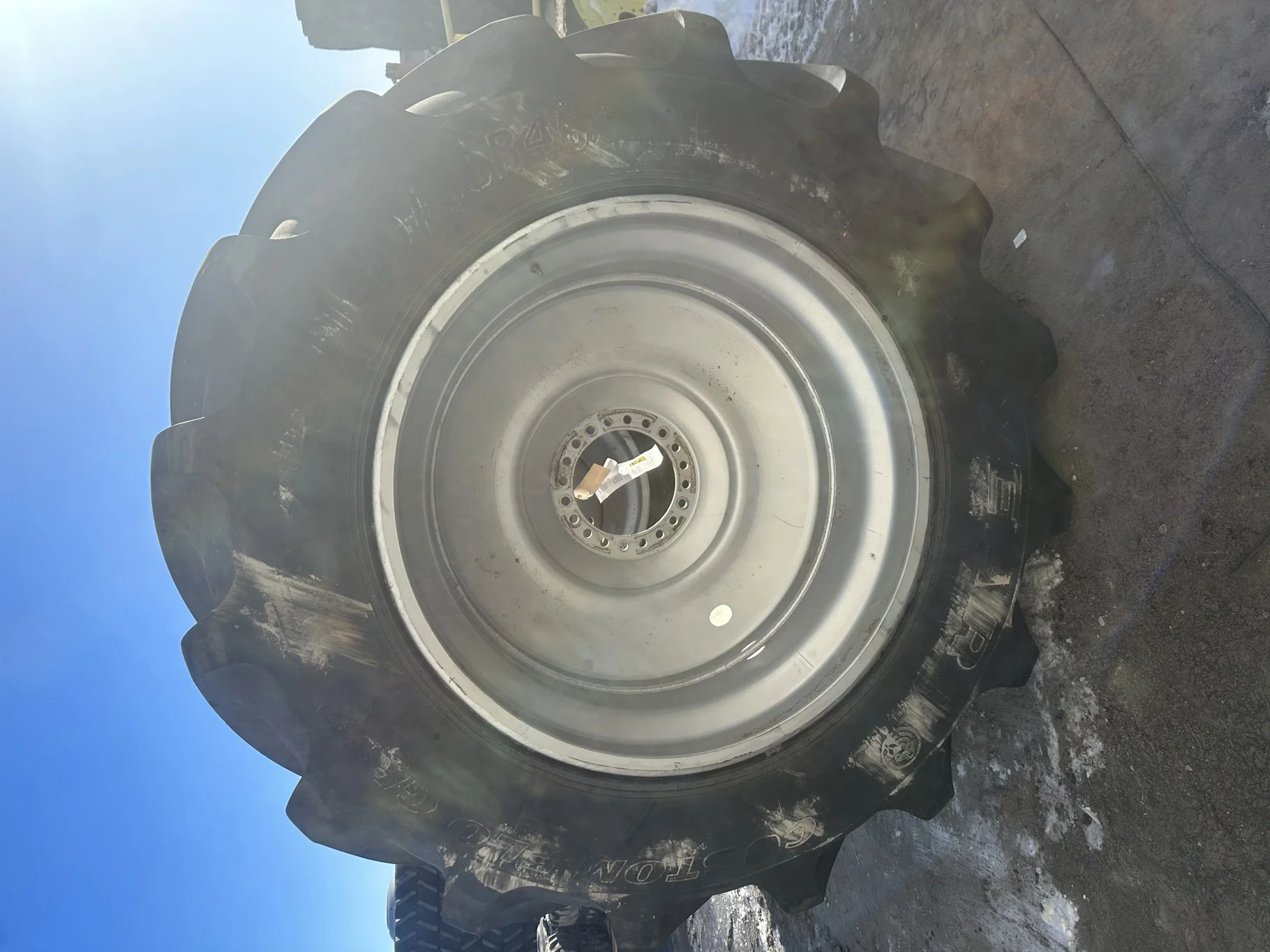 Used 75% LSW1250/35R46 Goodyear Custom Flo Grip Radial R-2 (202D) TL on a 44 x 46 Case Silver 20 Bo image 2